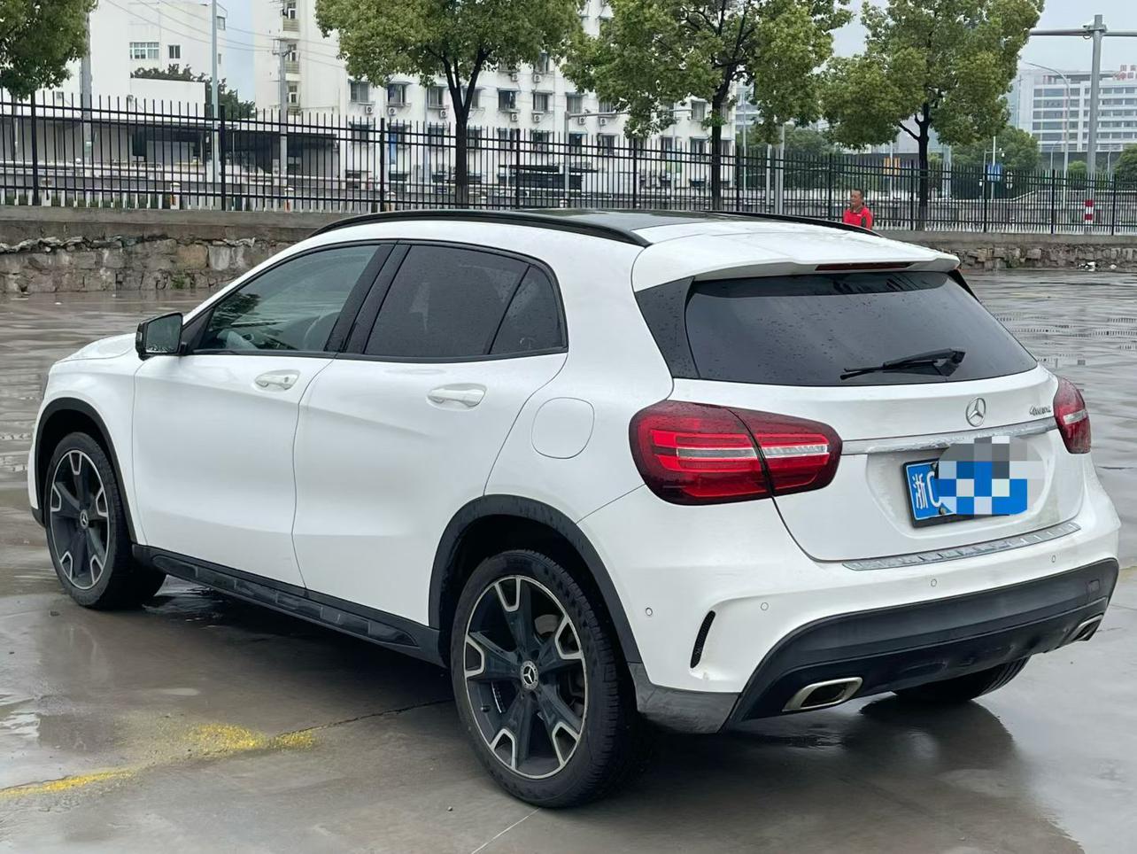 Mercedes-Benz GLA 2018 thumb 2