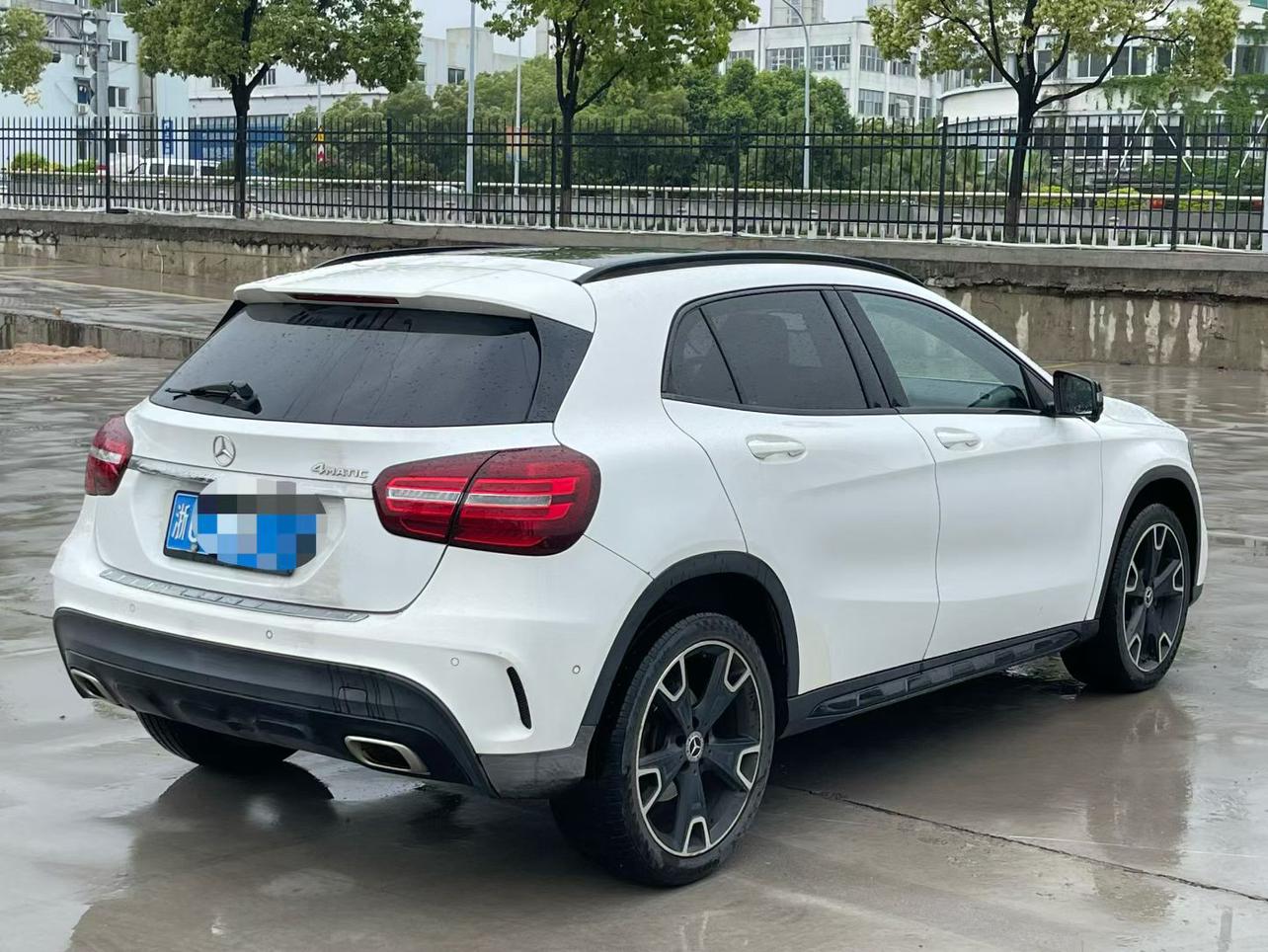 Mercedes-Benz GLA 2018 thumb 4