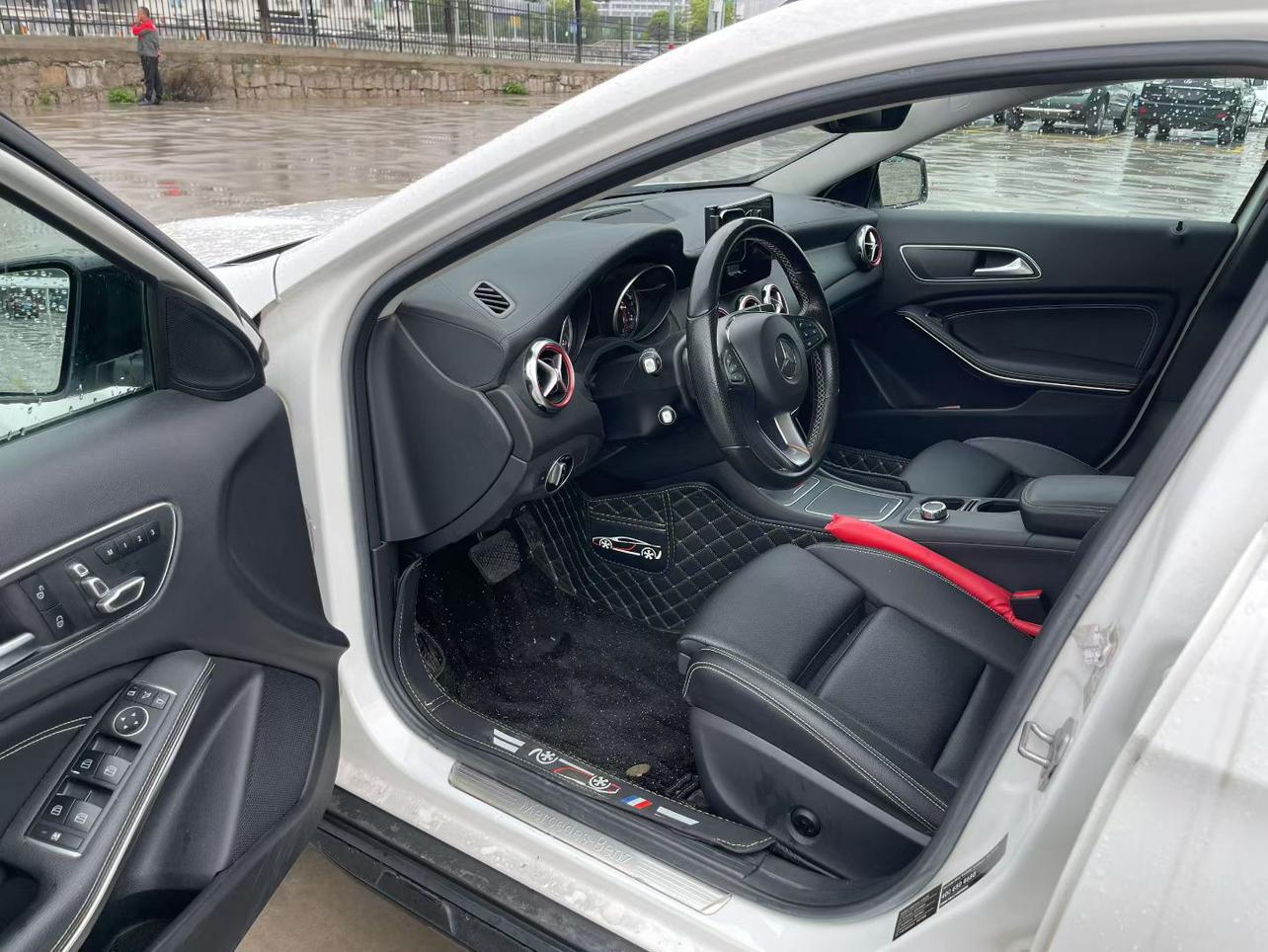 Mercedes-Benz GLA 2018 thumb 6