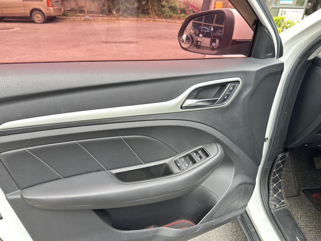 MG ZS 2018 thumb 6