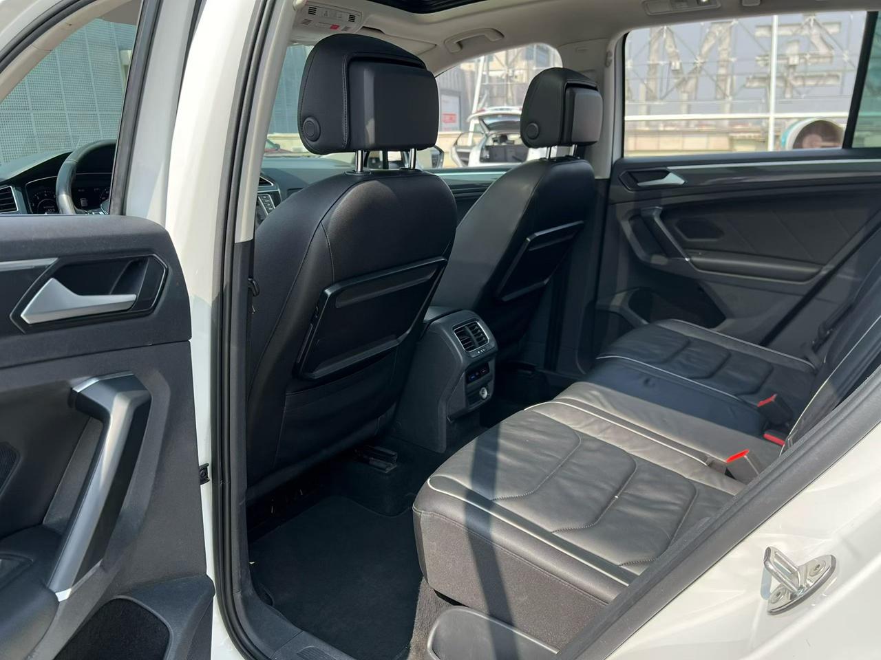 Volkswagen Tiguan 2017 thumb 7