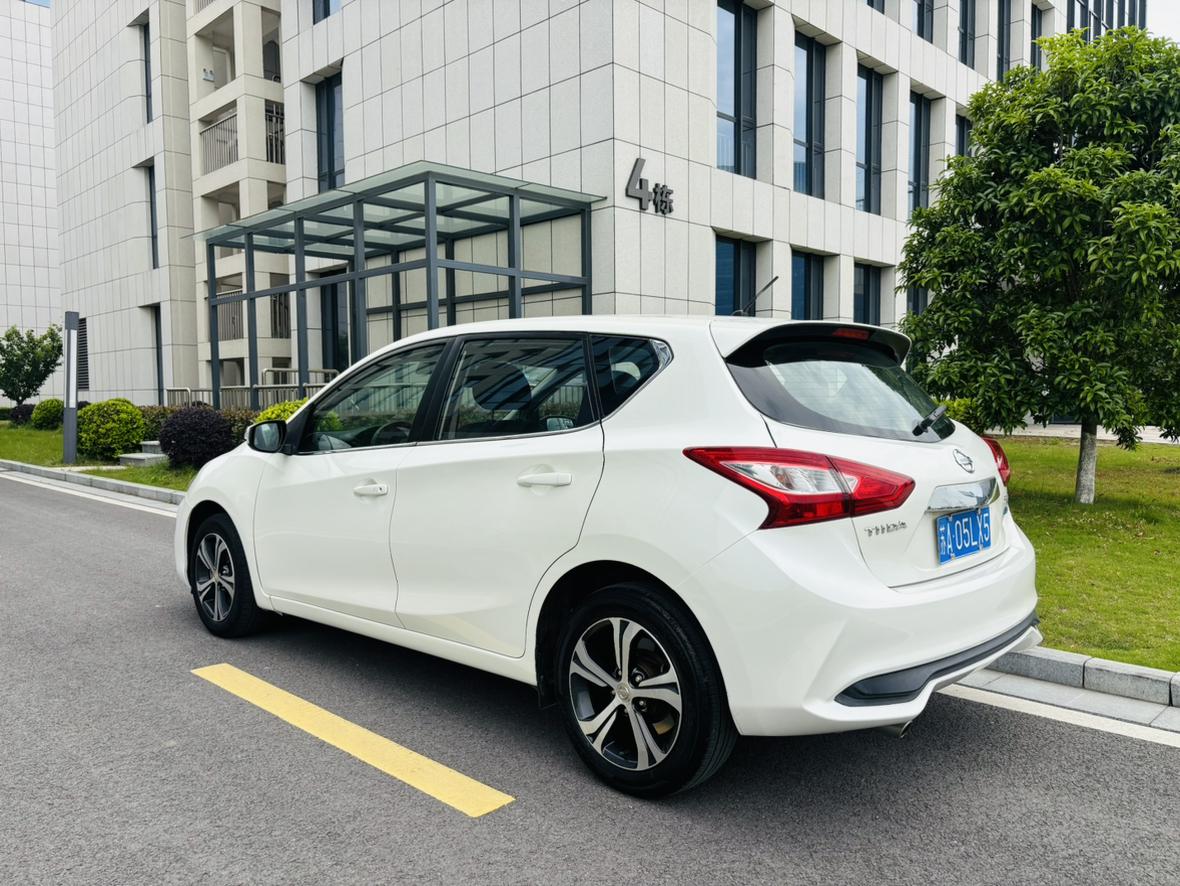 Nissan Tiida 2016 thumb 3
