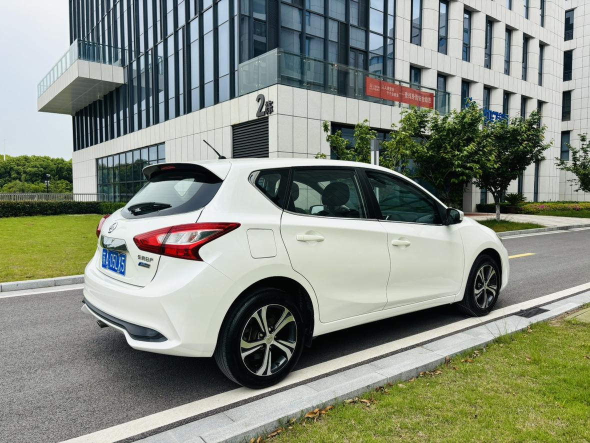 Nissan Tiida 2016 thumb 5