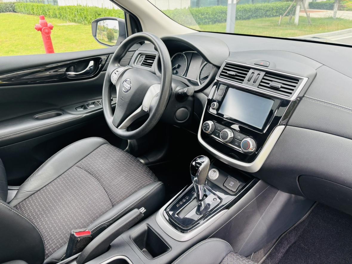 Nissan Tiida 2016 thumb 7