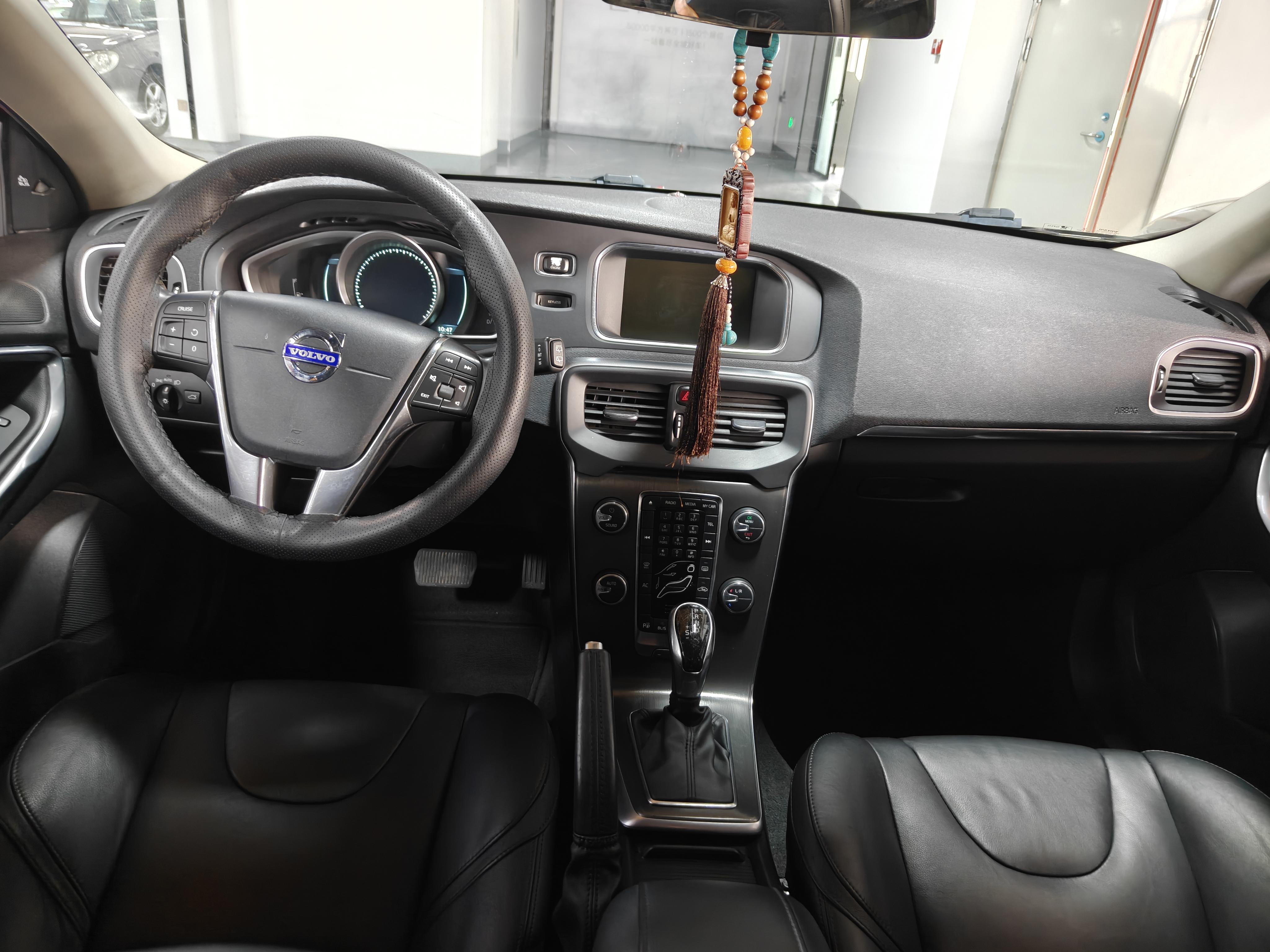Volvo V40 2013 thumb 5