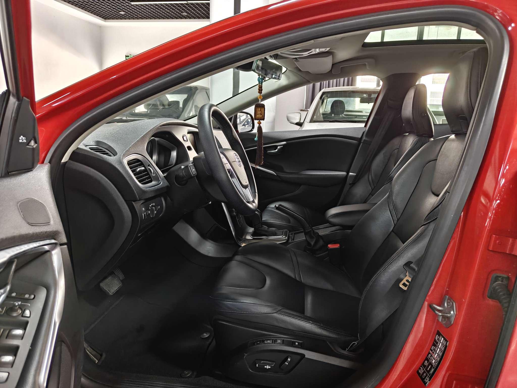 Volvo V40 2013 thumb 6