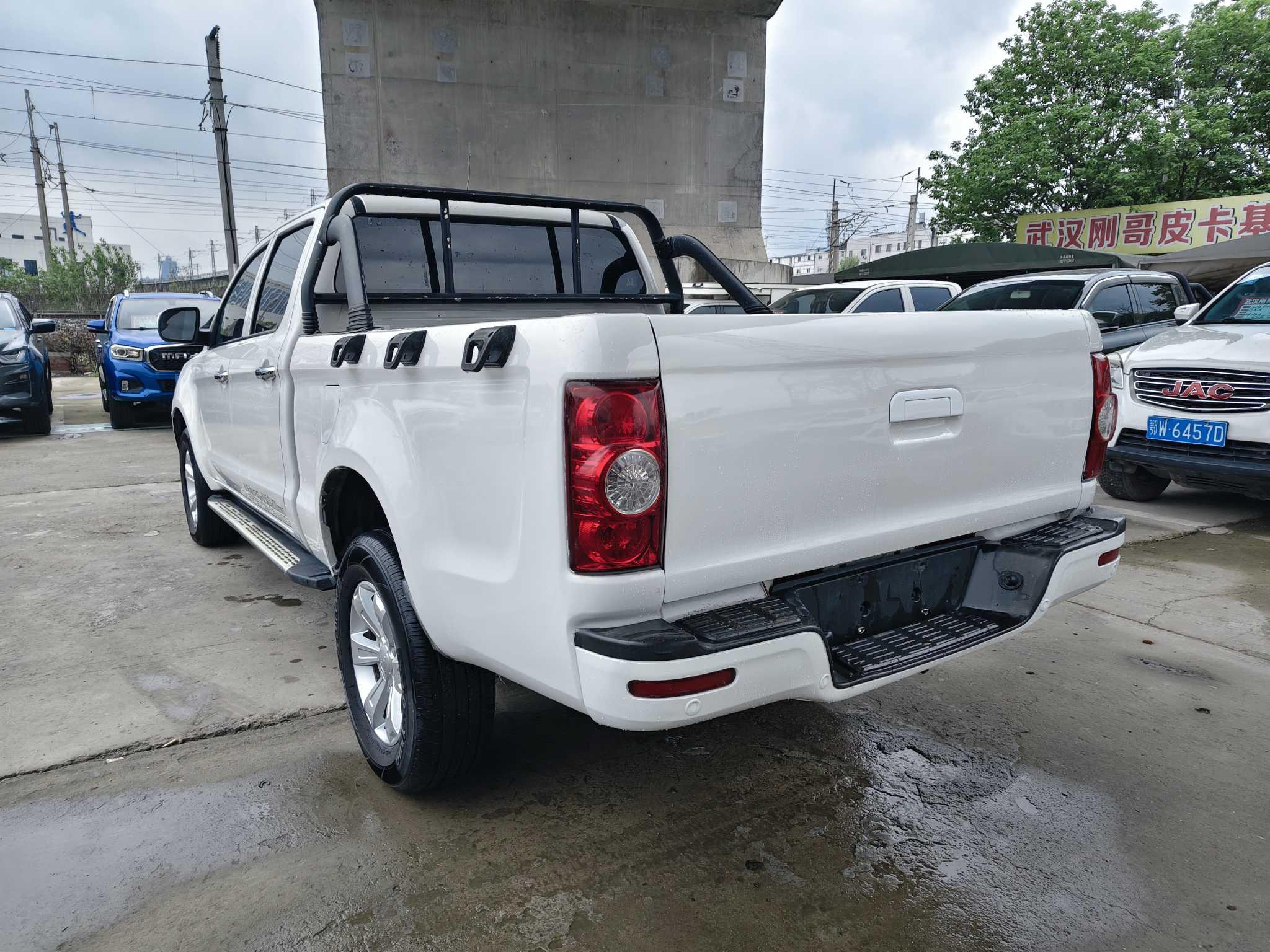 JAC T6 2016 thumb 2