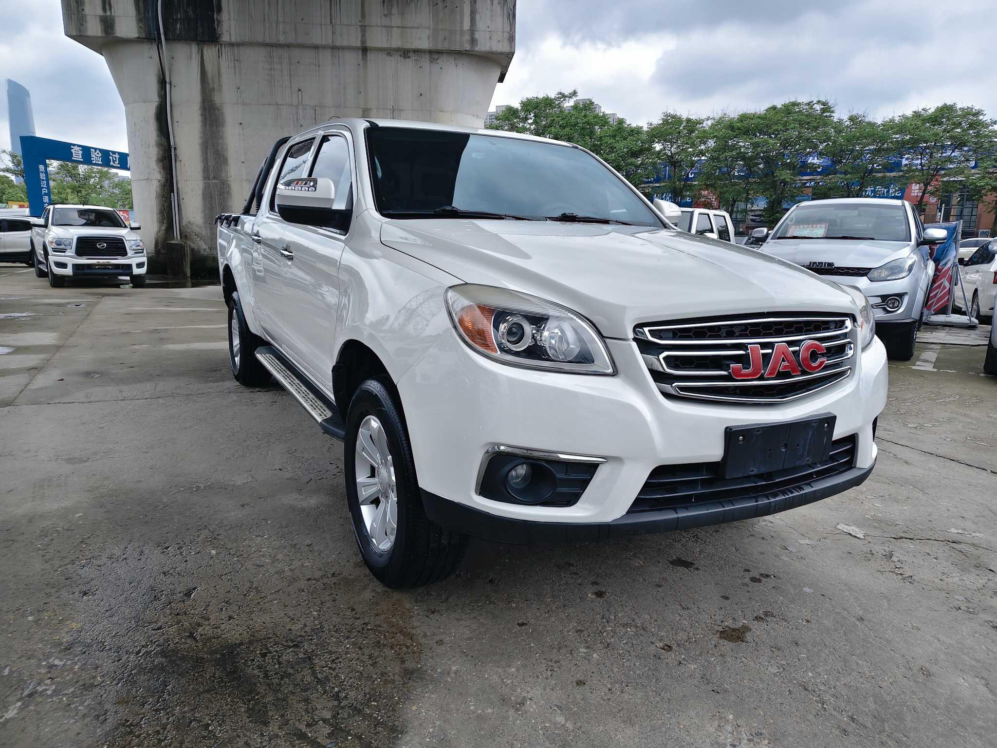 JAC T6 2016 thumb 12