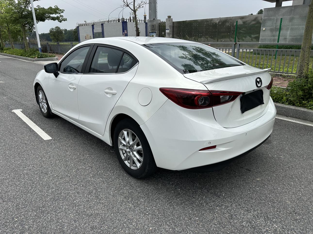 Mazda 3 2019 thumb 2