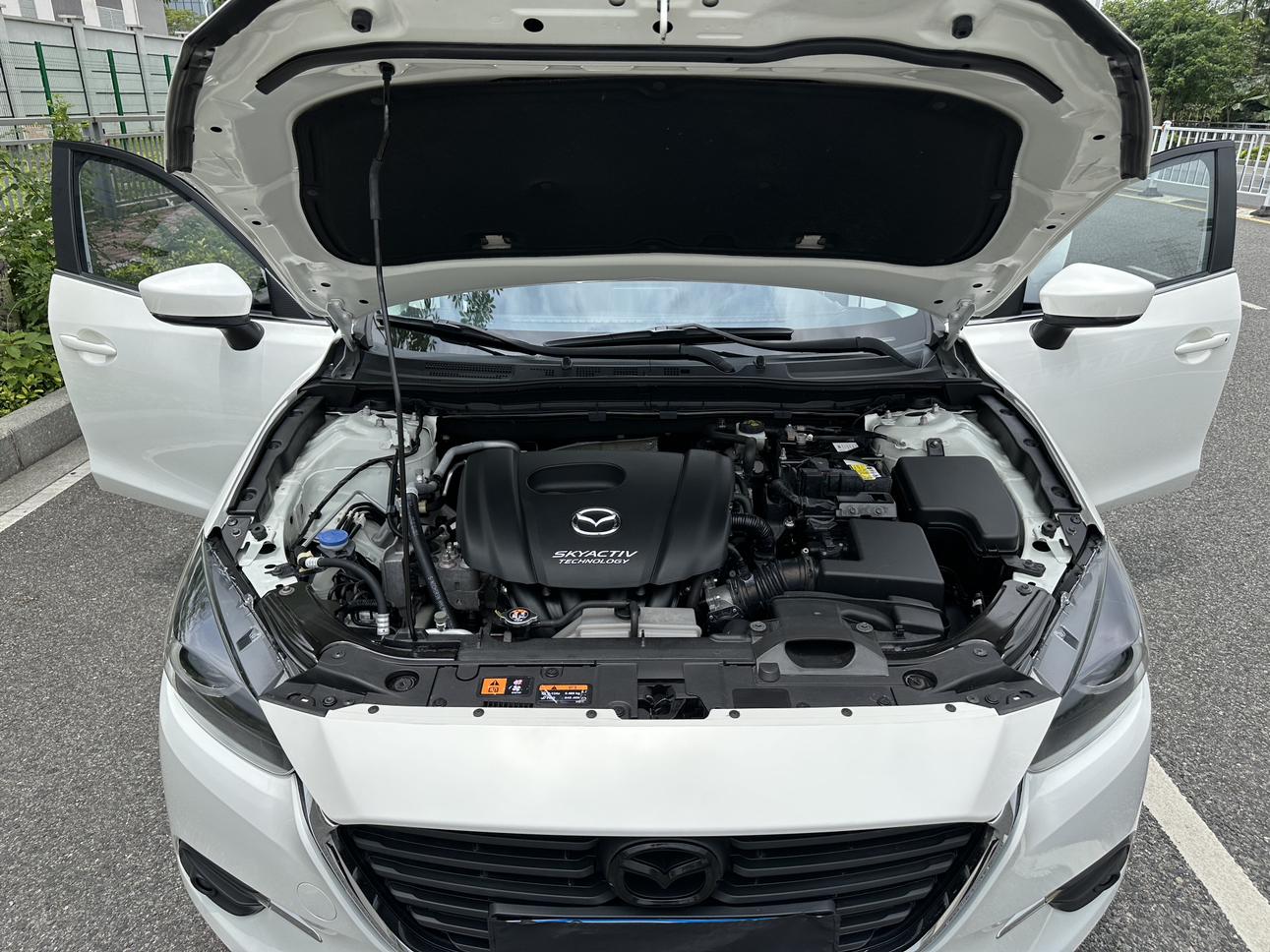 Mazda 3 2019 thumb 5