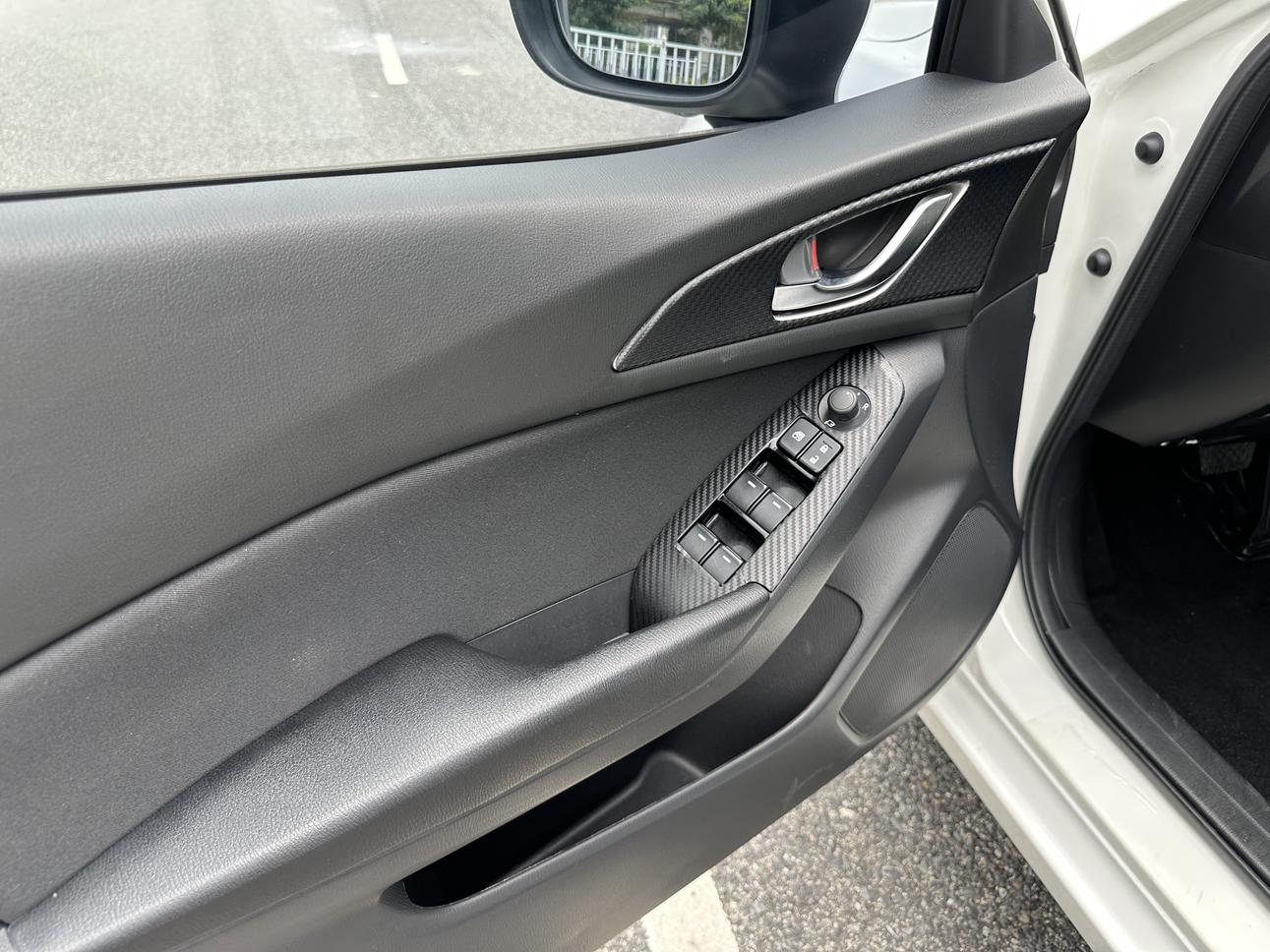 Mazda 3 2019 thumb 6