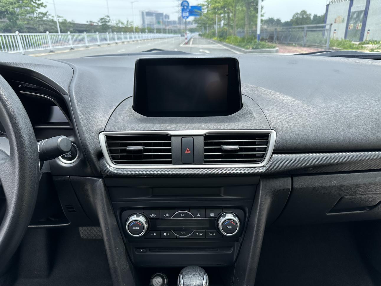 Mazda 3 2019 thumb 8