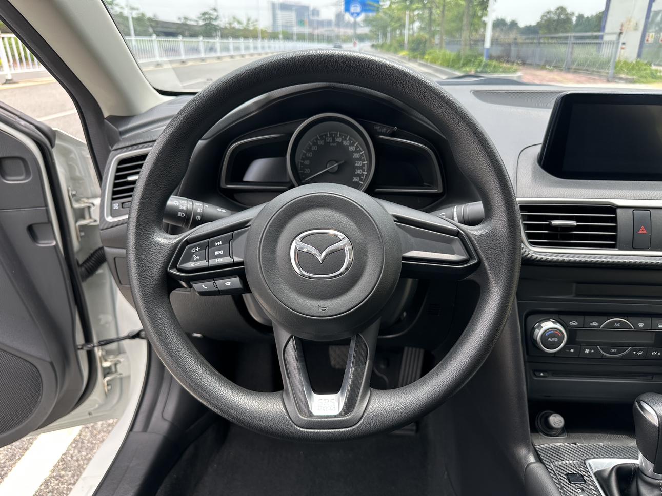 Mazda 3 2019 thumb 9