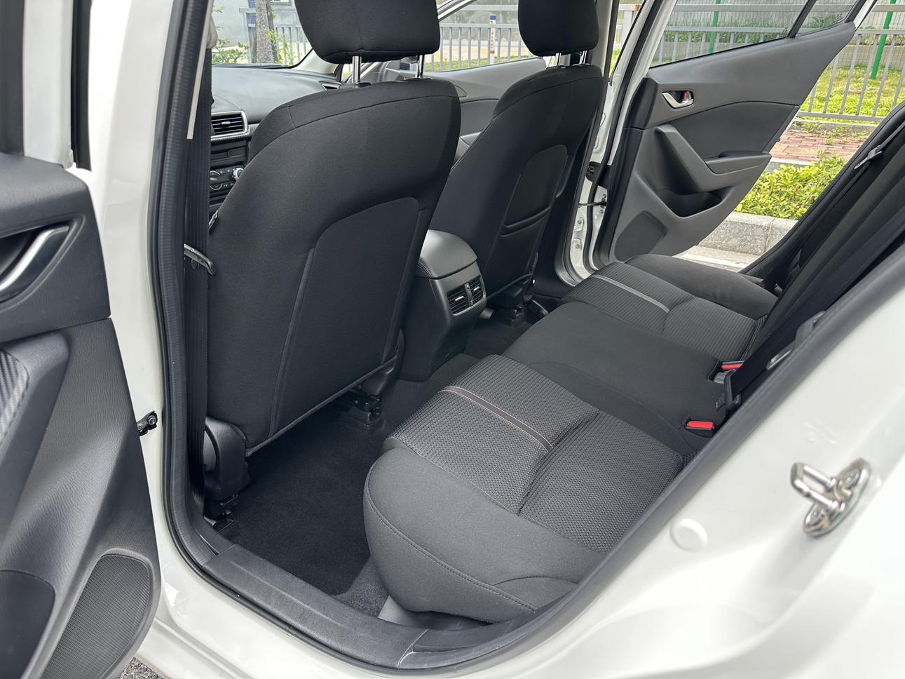 Mazda 3 2019 thumb 12