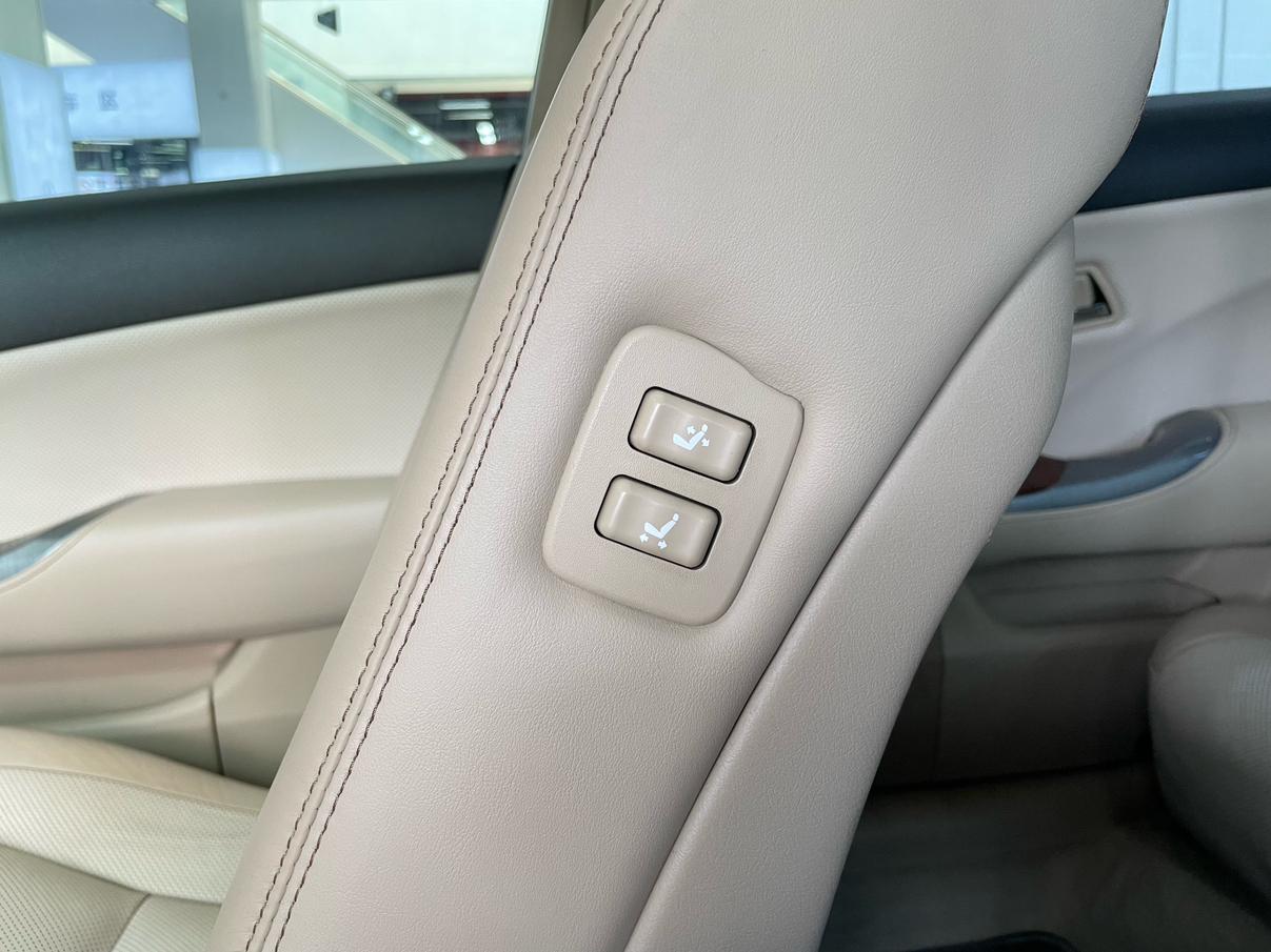 Toyota Crown 2012 thumb 9