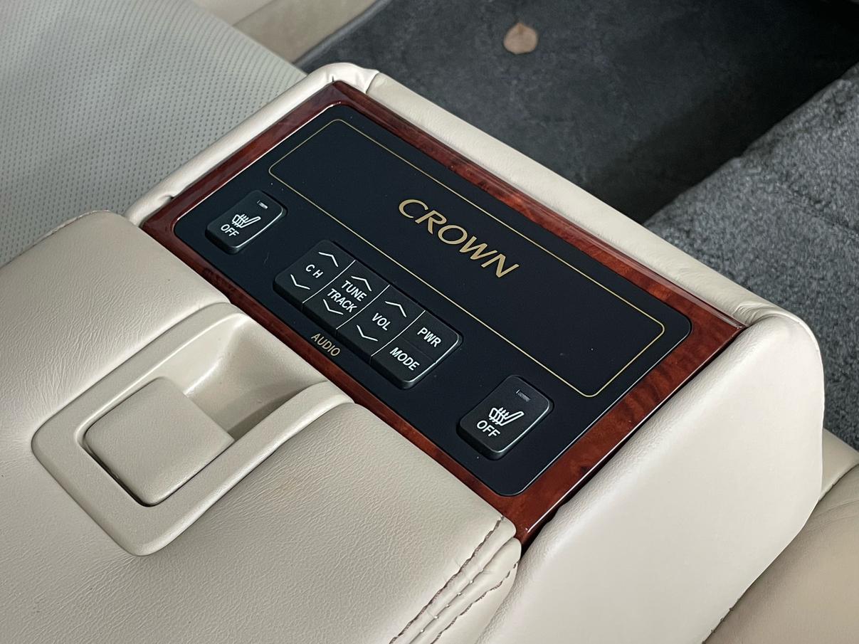 Toyota Crown 2012 thumb 11