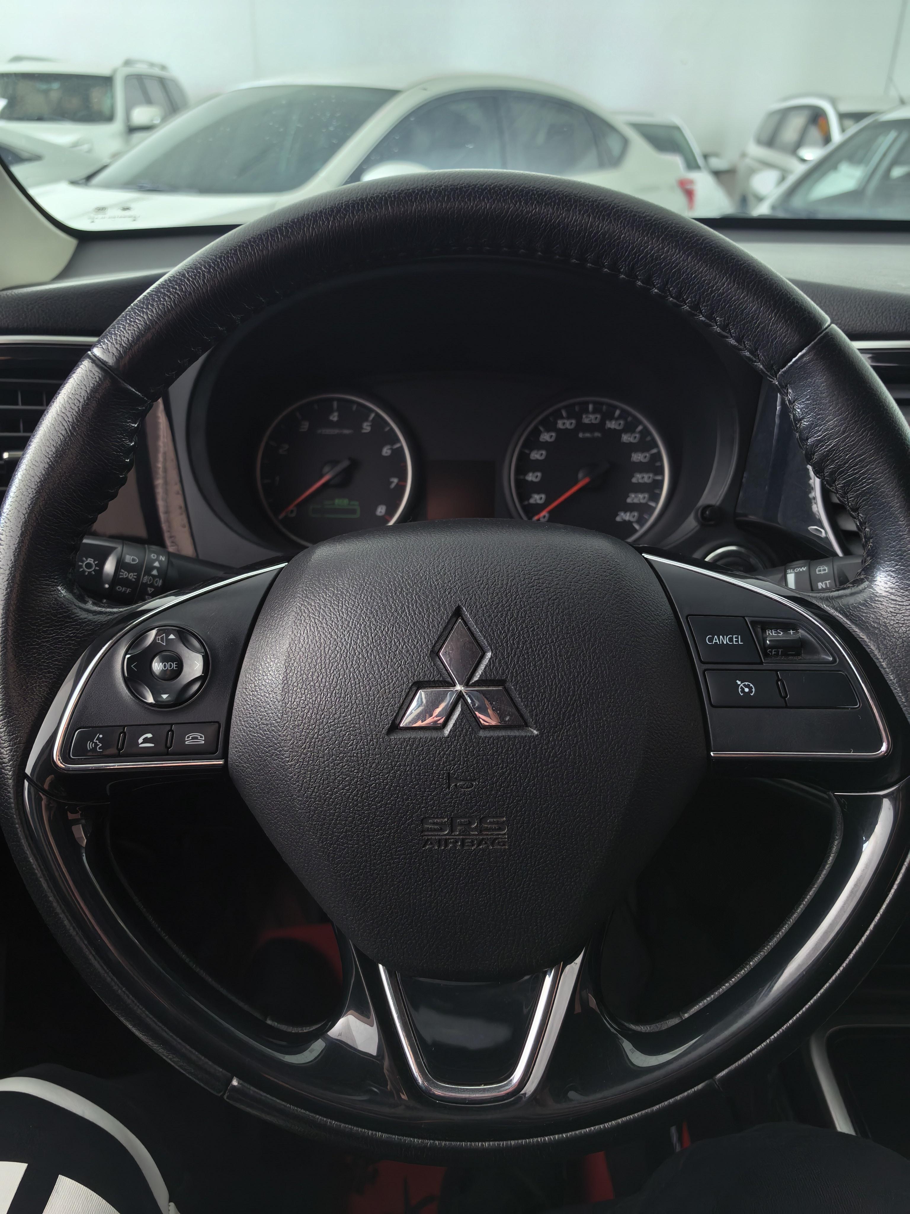 Mitsubishi Outlander 2017 thumb 7