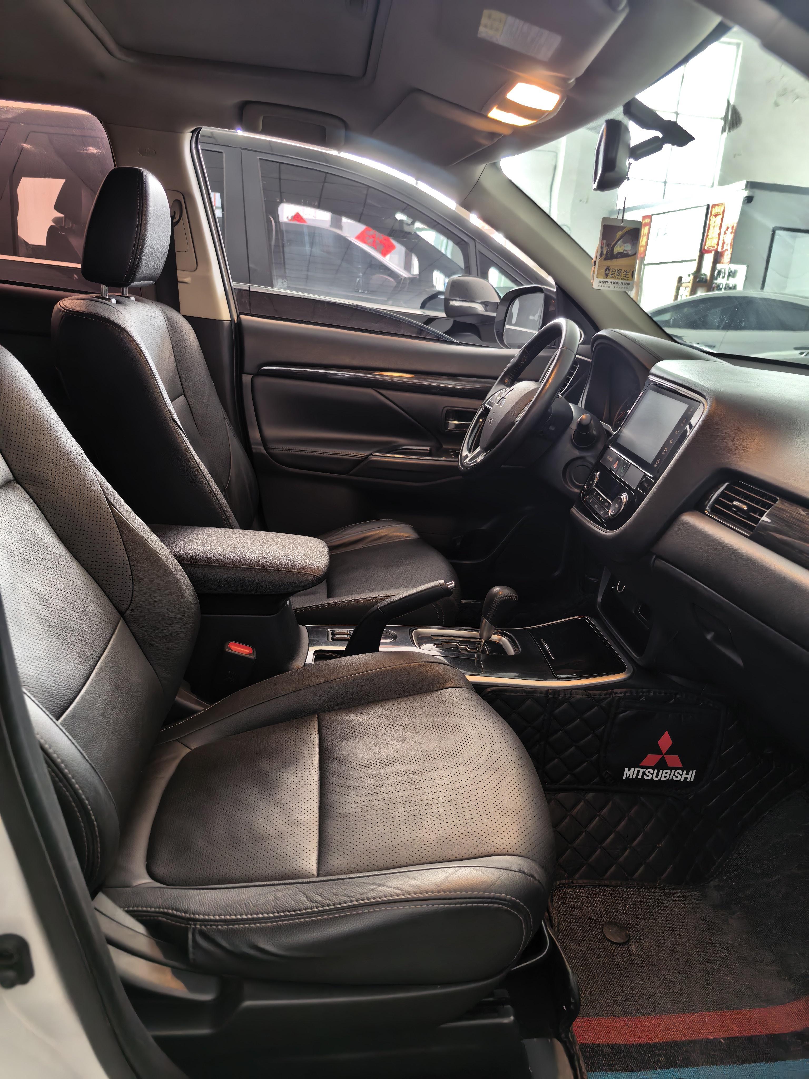 Mitsubishi Outlander 2017 thumb 9