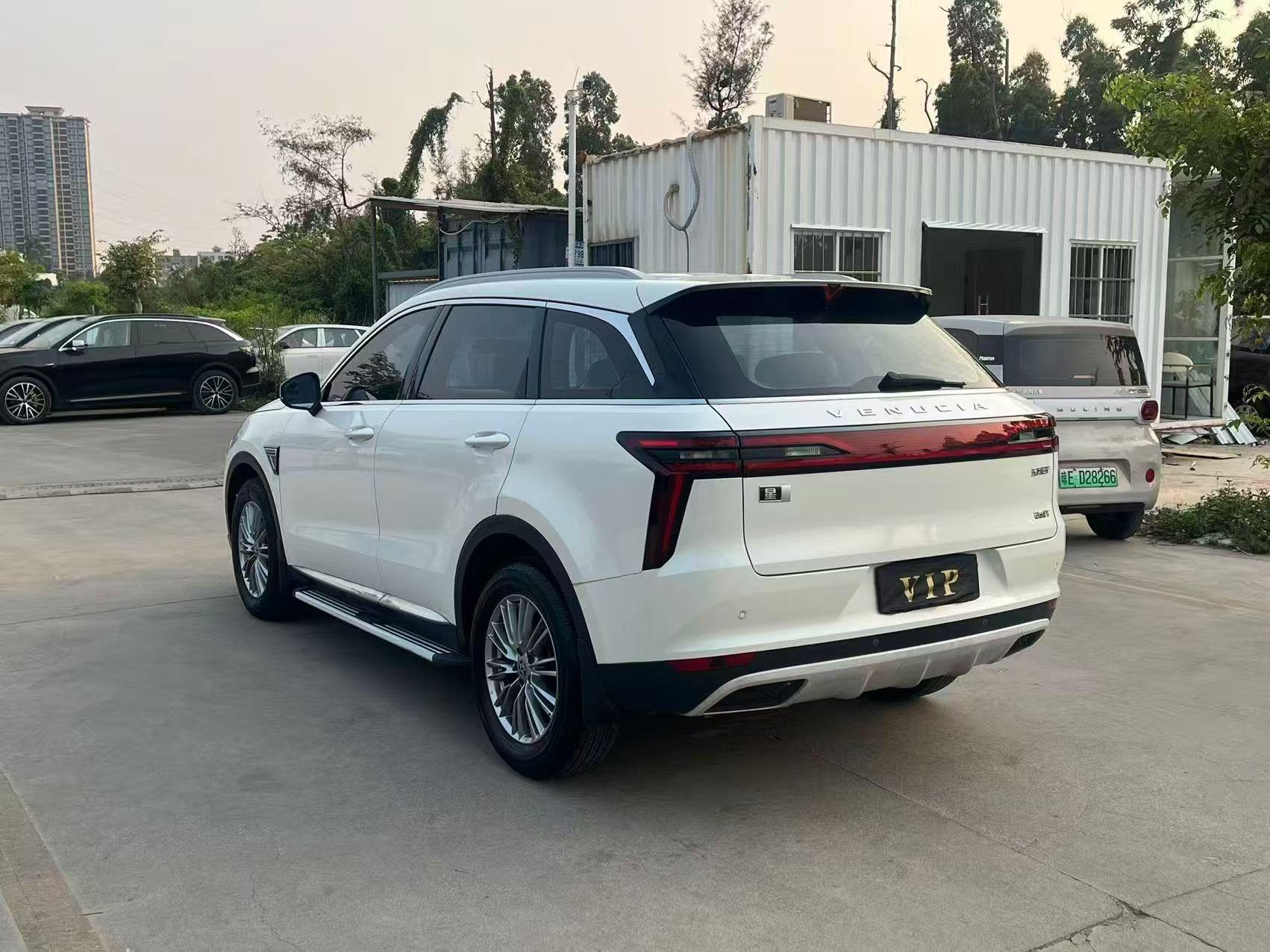 Venucia Qi Chen Xing 2022 thumb 2