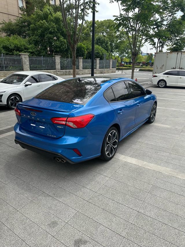 Ford Focus ST 2020 thumb 4