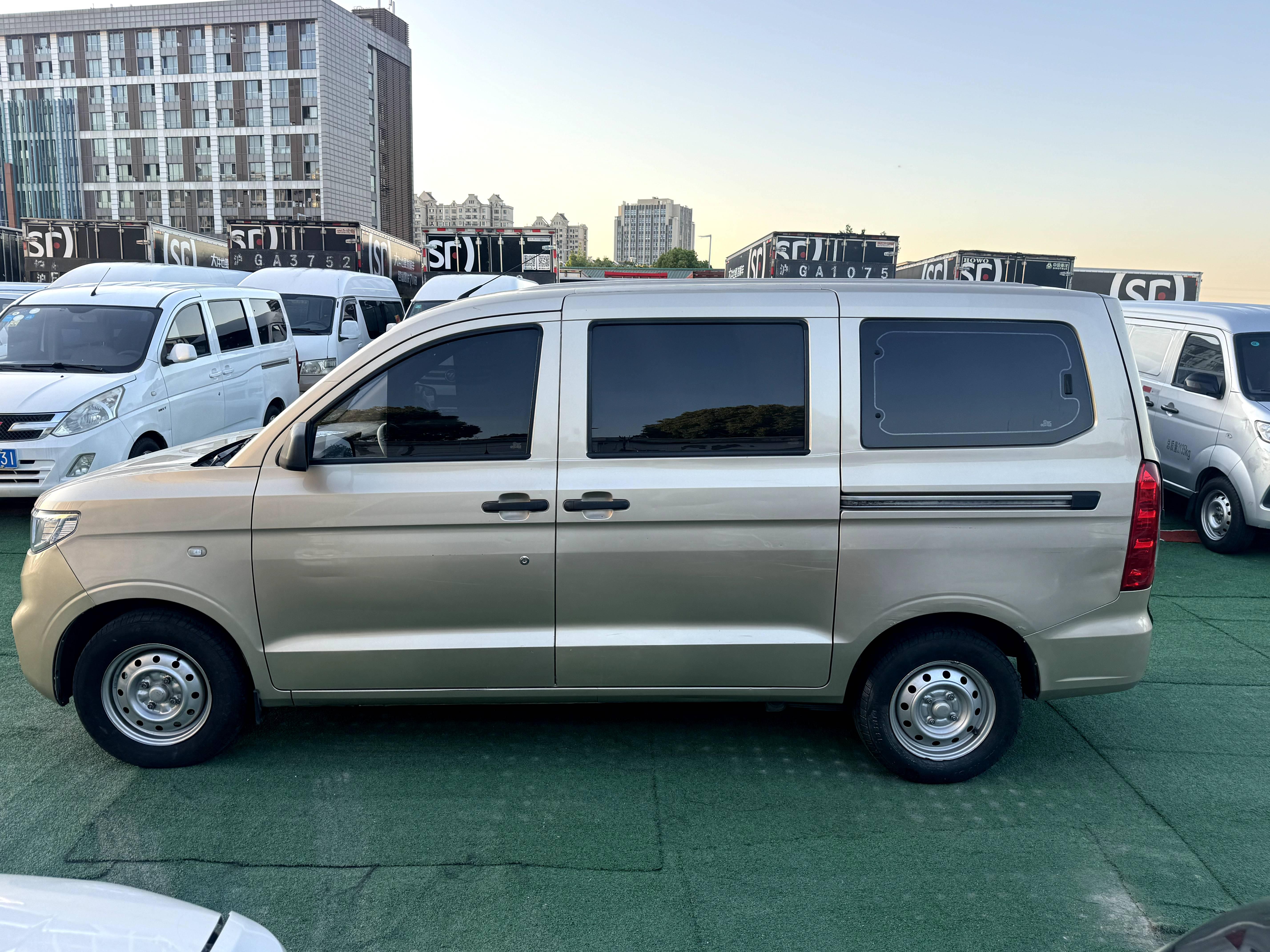 Wuling Hong Guang V 2021 thumb 2