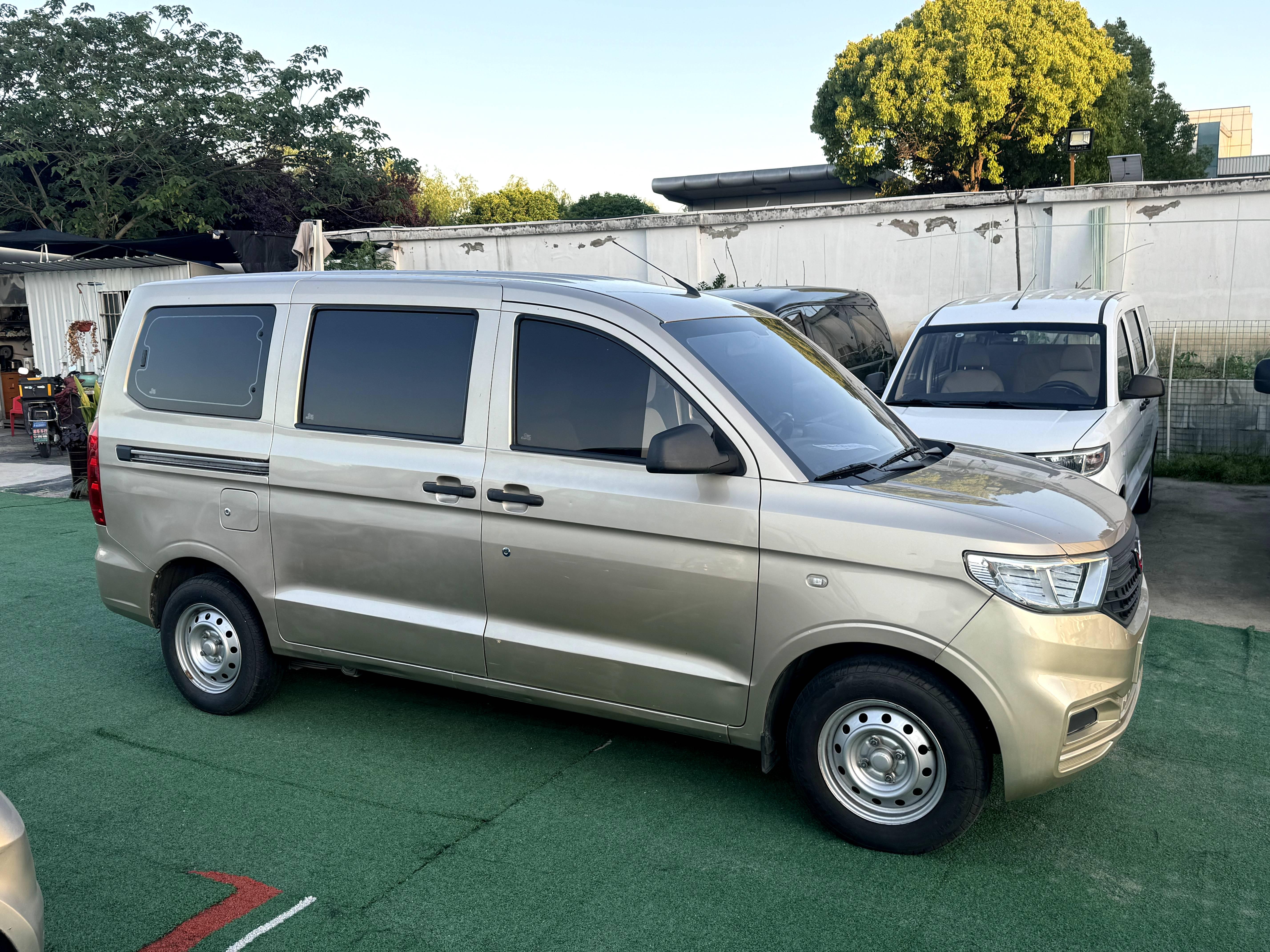 Wuling Hong Guang V 2021 thumb 6