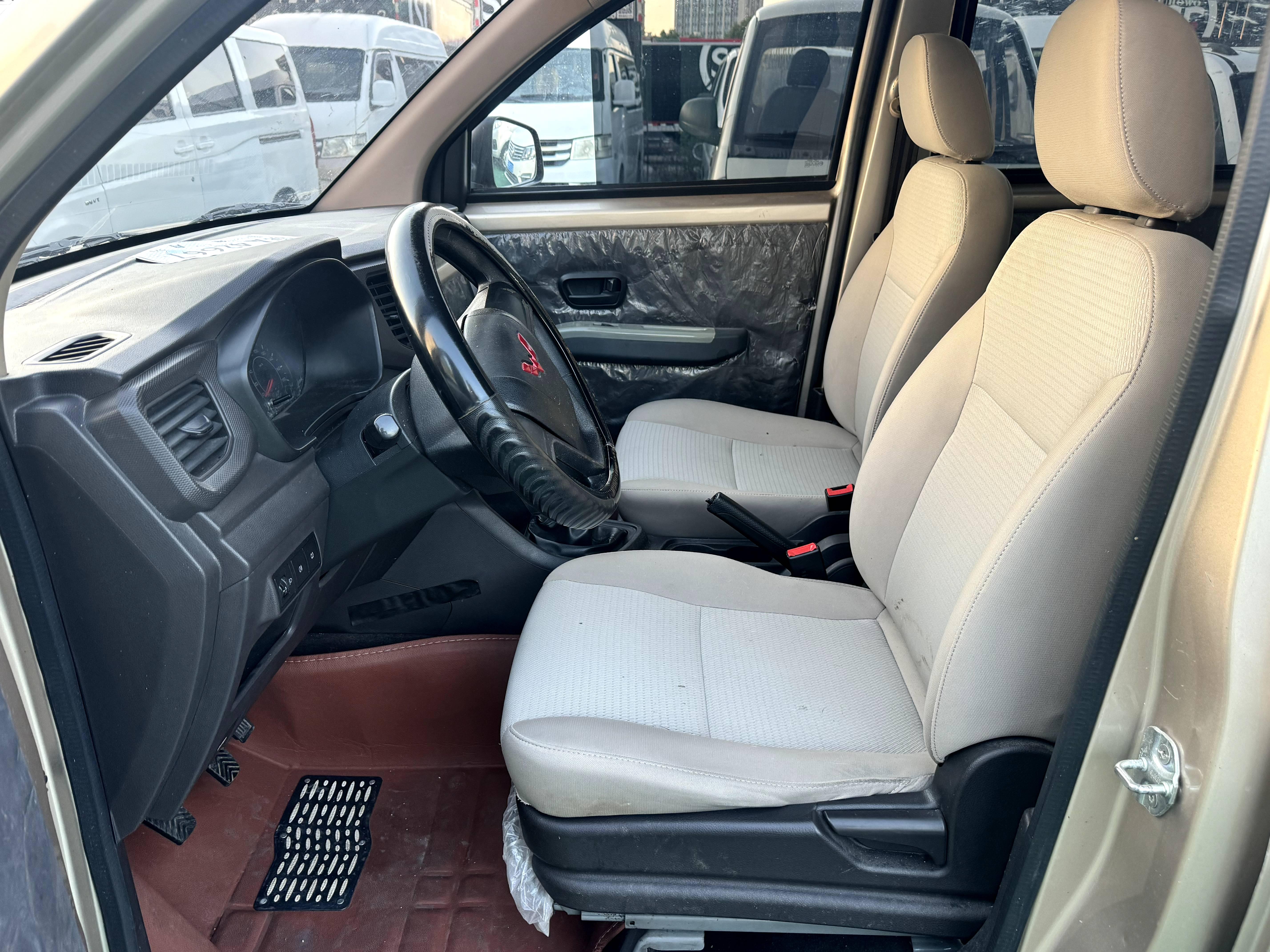 Wuling Hong Guang V 2021 thumb 8