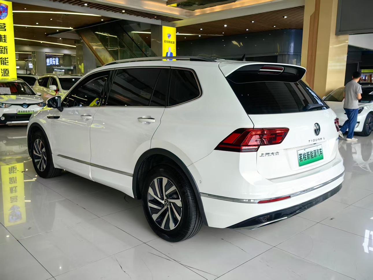Volkswagen Tiguan 2021 thumb 3