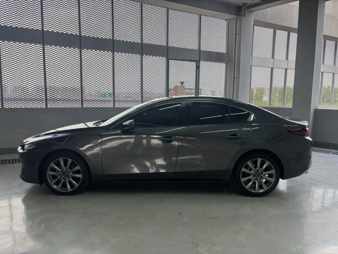 Mazda 3 2022 thumb 2