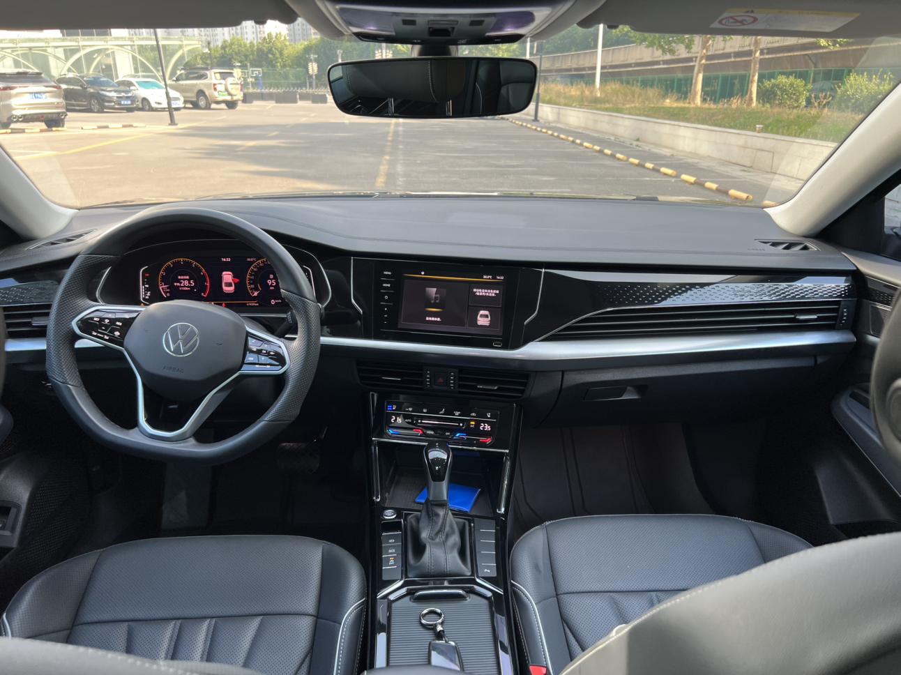 Volkswagen Passat (North America and China) 2024 thumb 12
