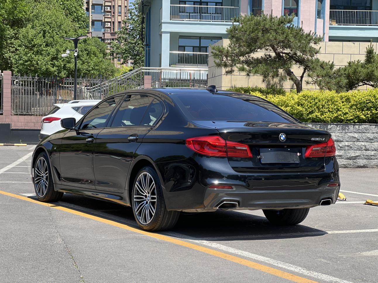 BMW 5 серии 2018 thumb 3
