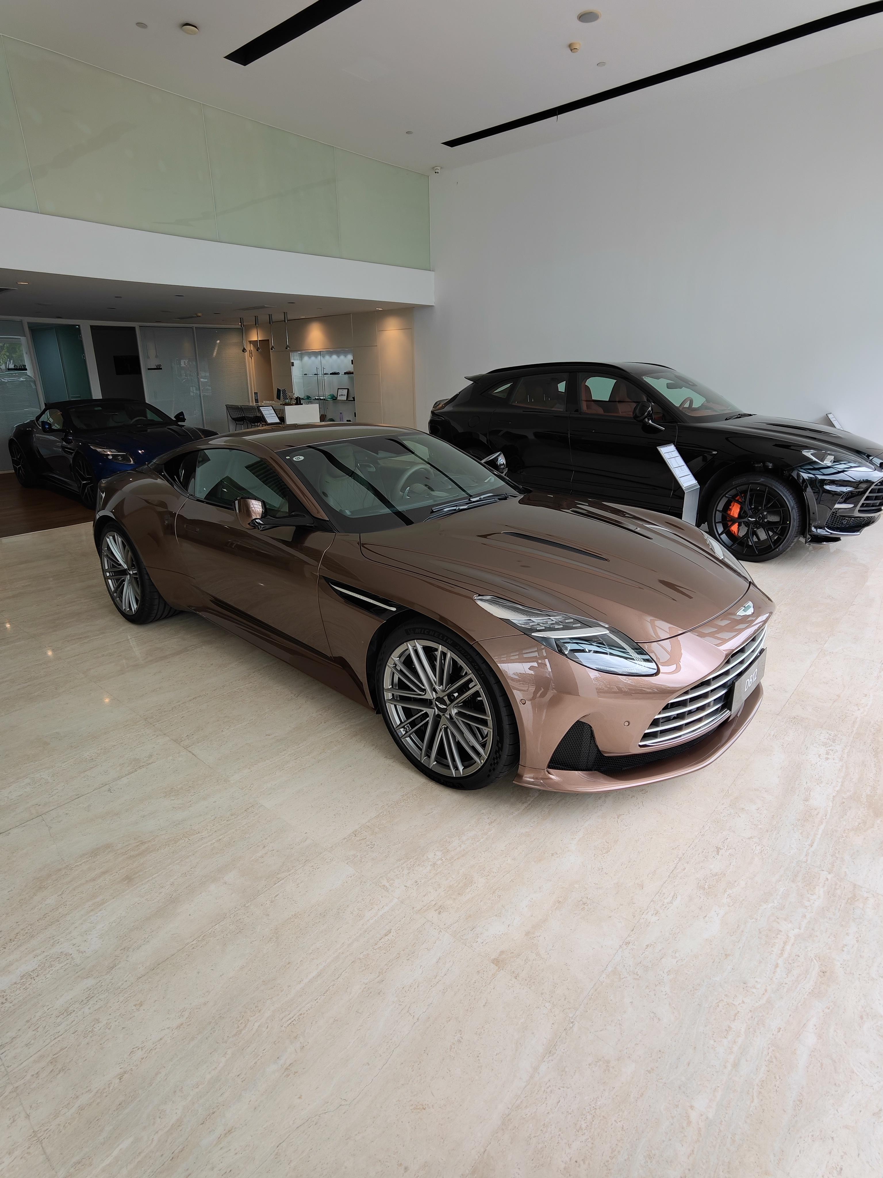 Aston Martin DB12 2024 thumb 6