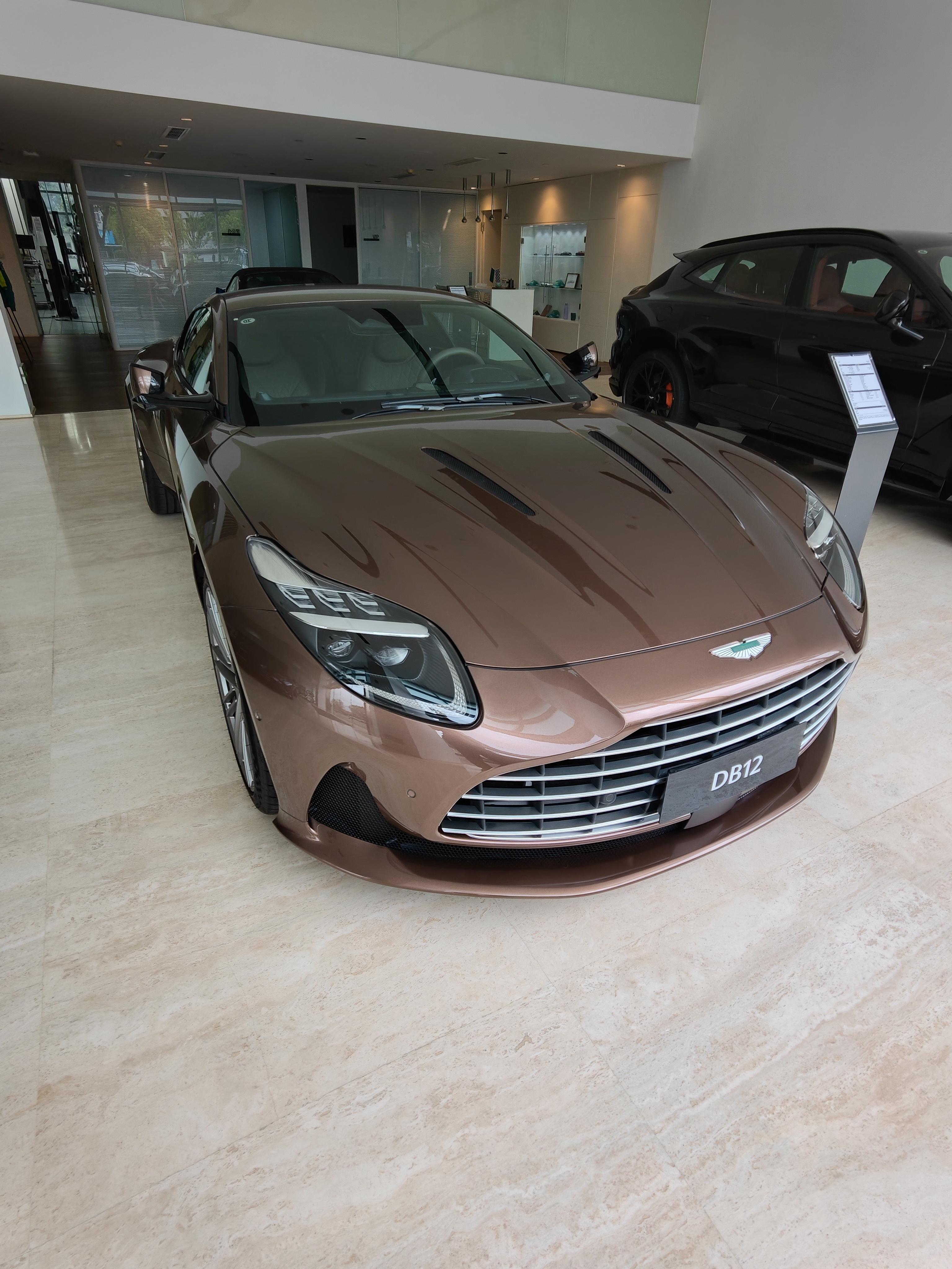 Aston Martin DB12 2024 thumb 12