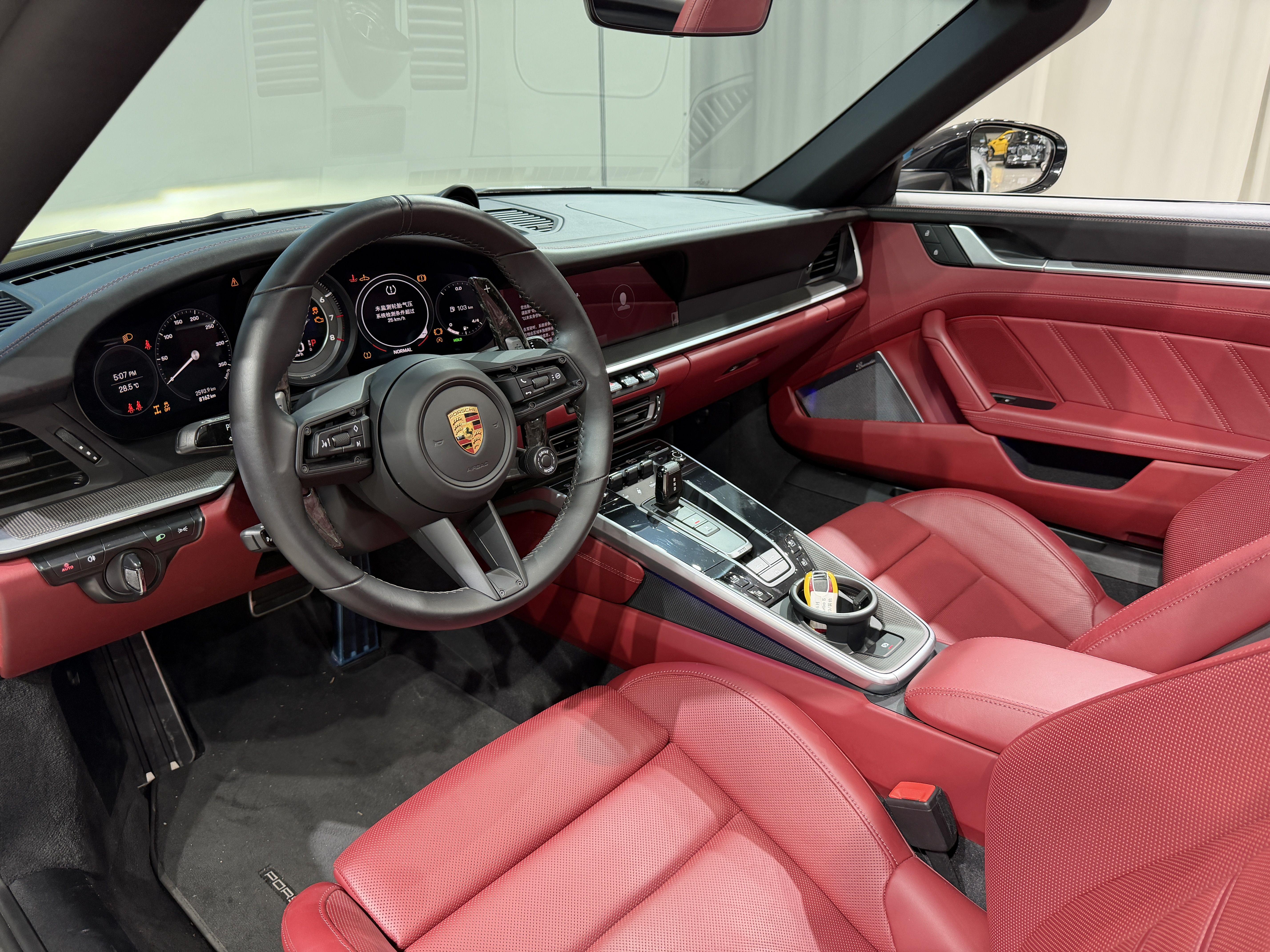 Porsche 911 2023 thumb 3