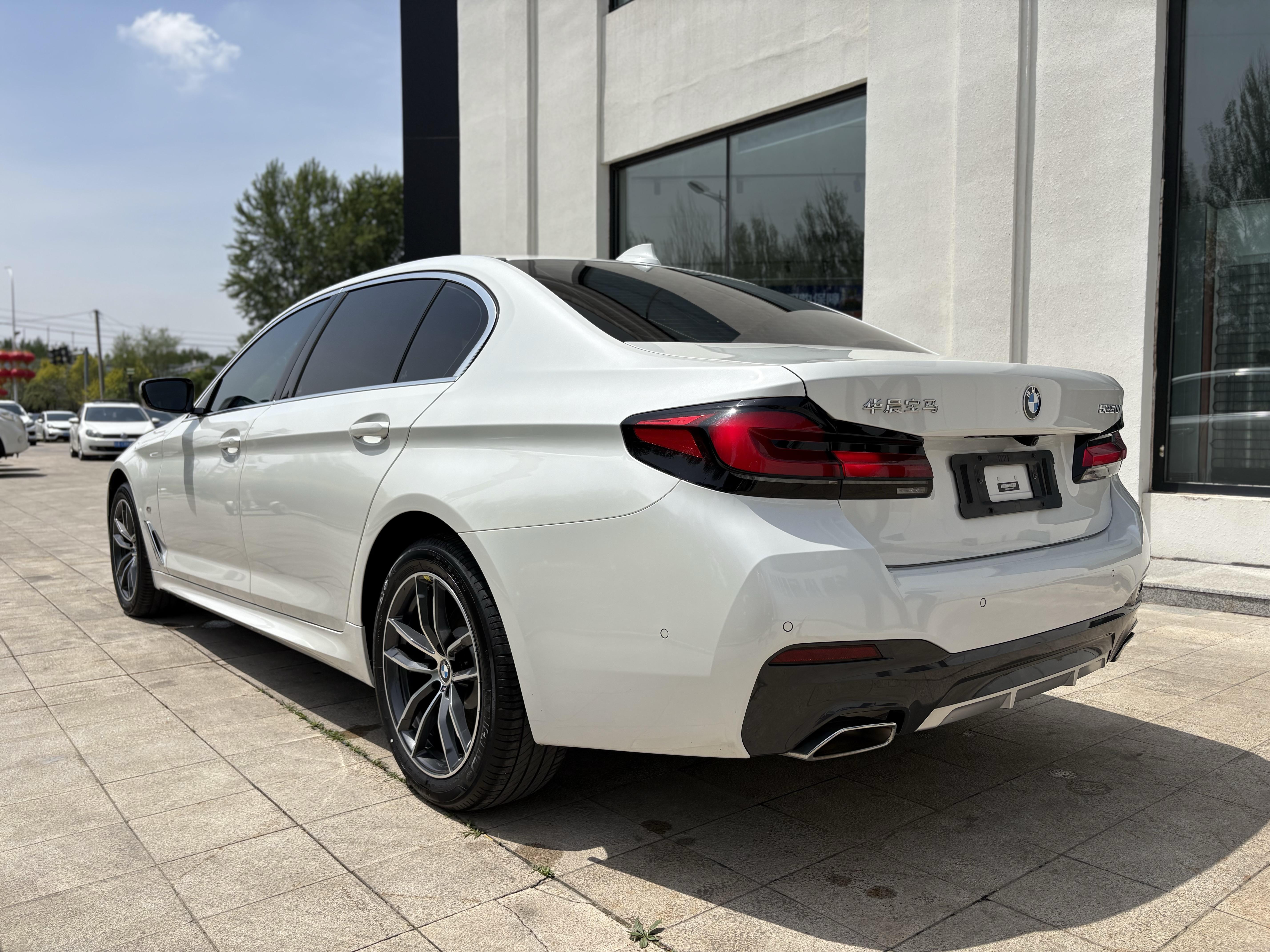BMW 5 серии 2022 thumb 2