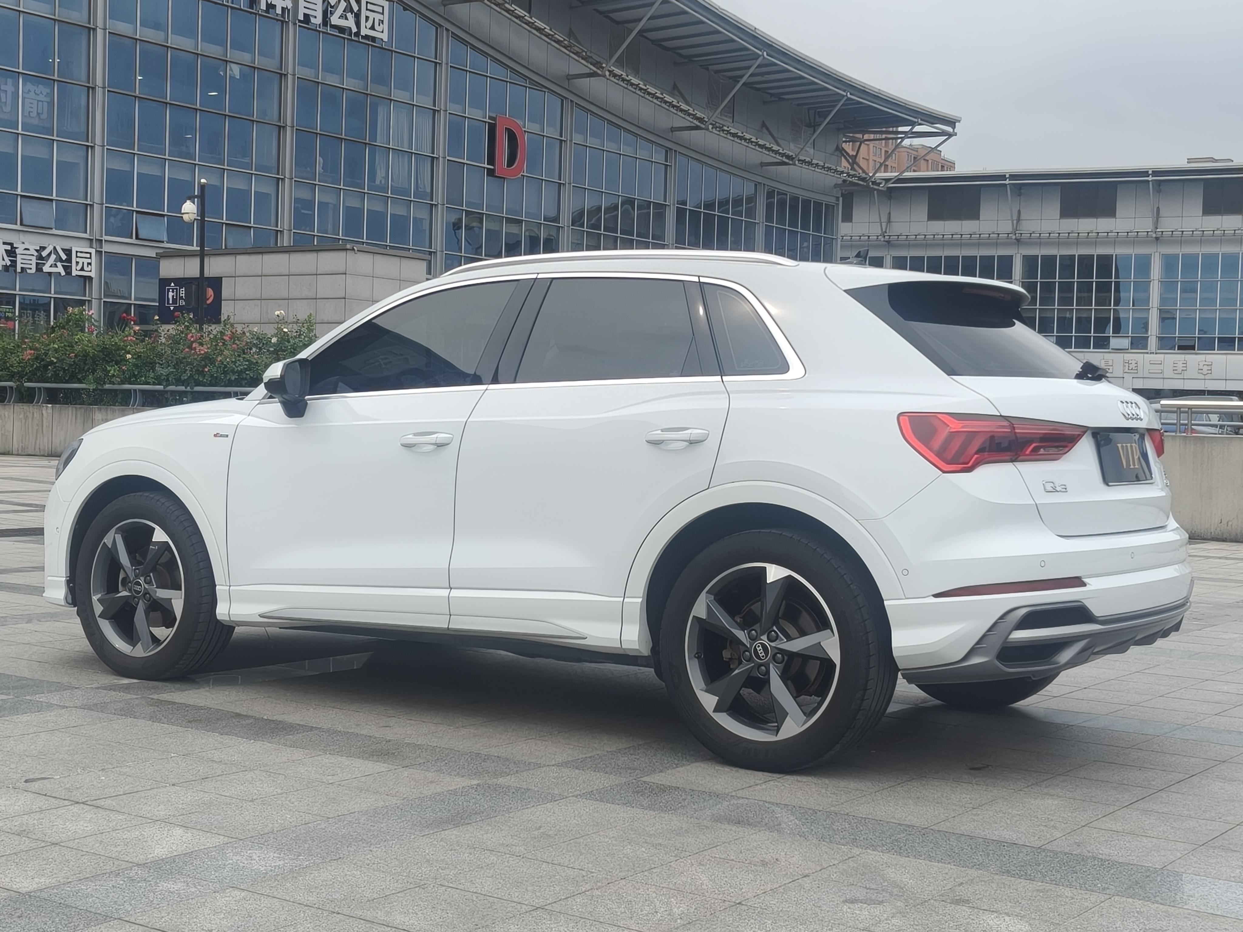 Audi Q3 2021 thumb 3