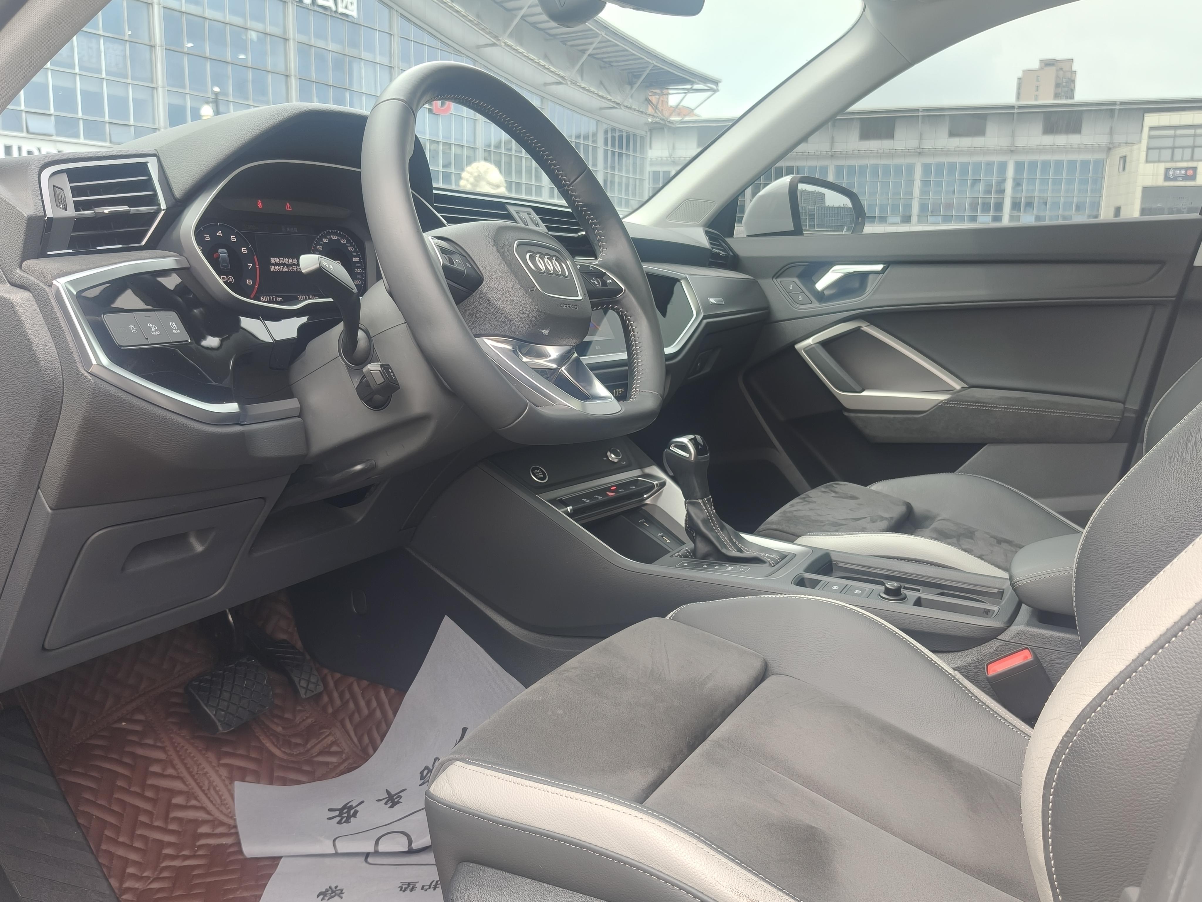 Audi Q3 2021 thumb 9