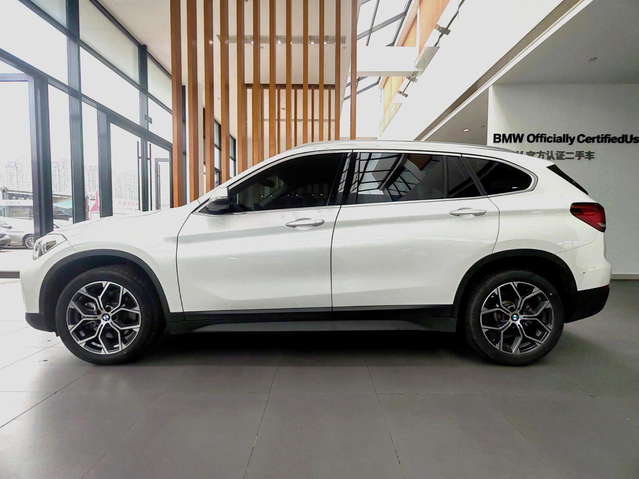 BMW X1 2022 thumb 2