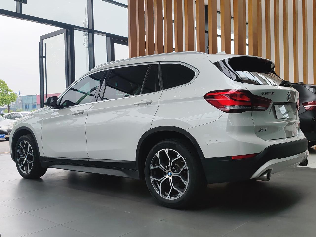 BMW X1 2022 thumb 3