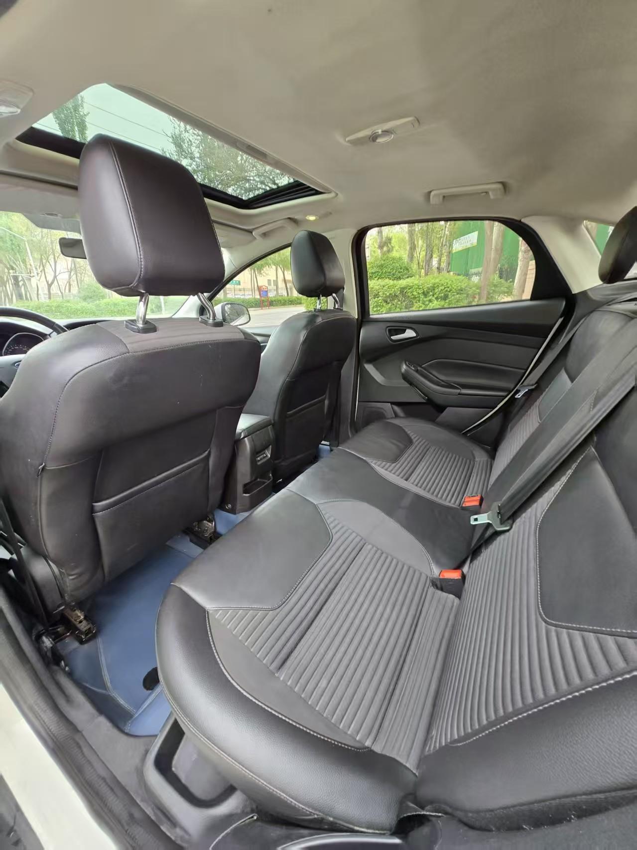 Ford Focus ST 2015 thumb 6