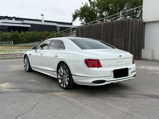 Bentley PHEV 2025 thumb 3