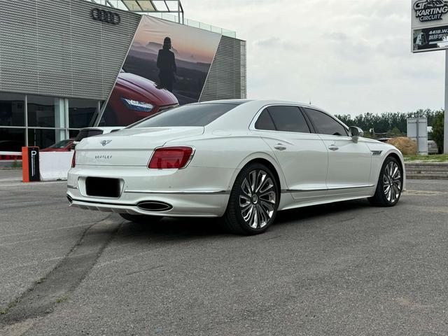 Bentley PHEV 2025 thumb 5
