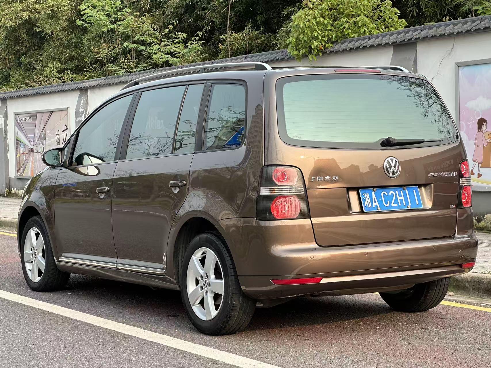 Volkswagen Touran 2013 thumb 2