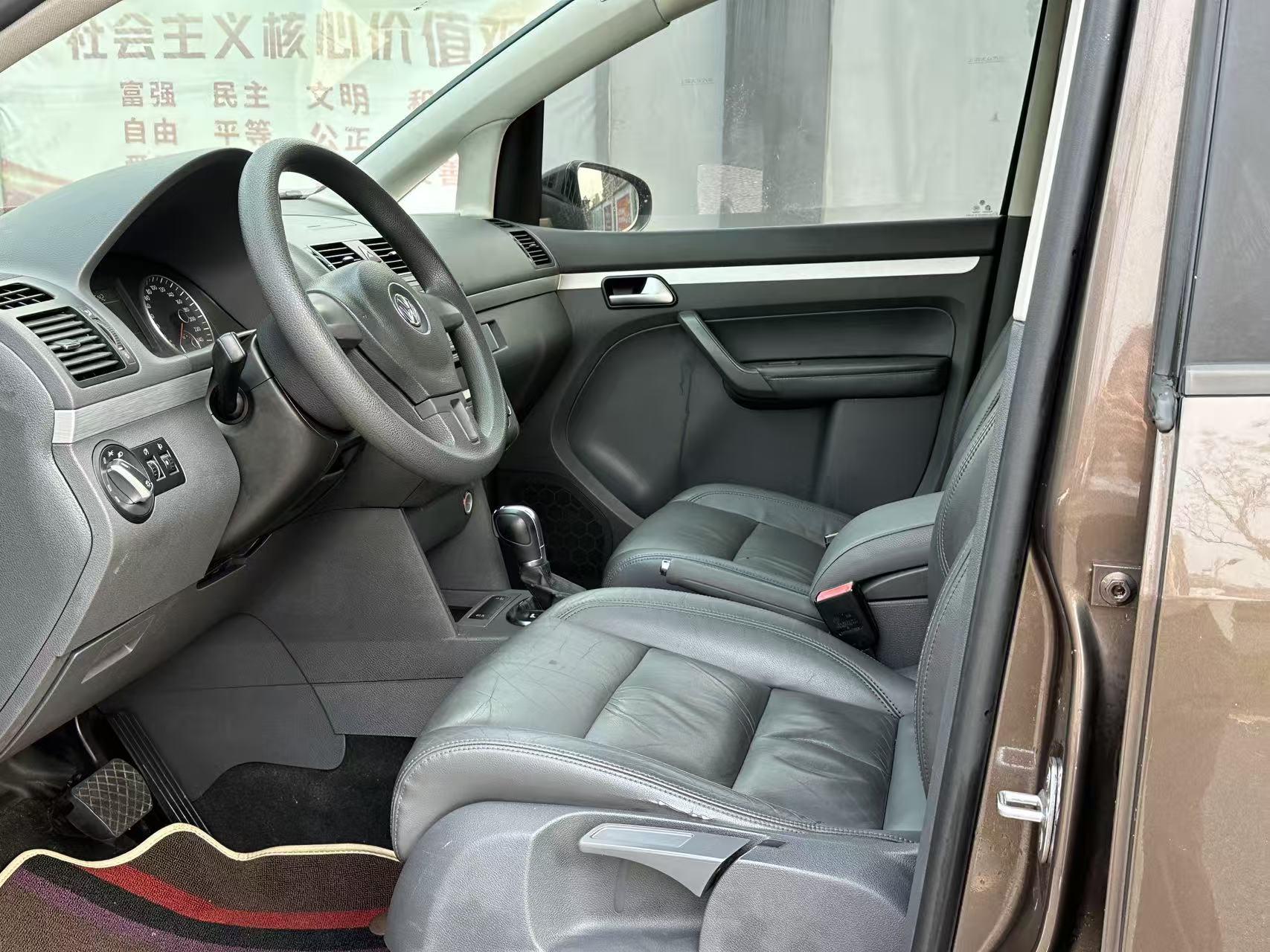 Volkswagen Touran 2013 thumb 6