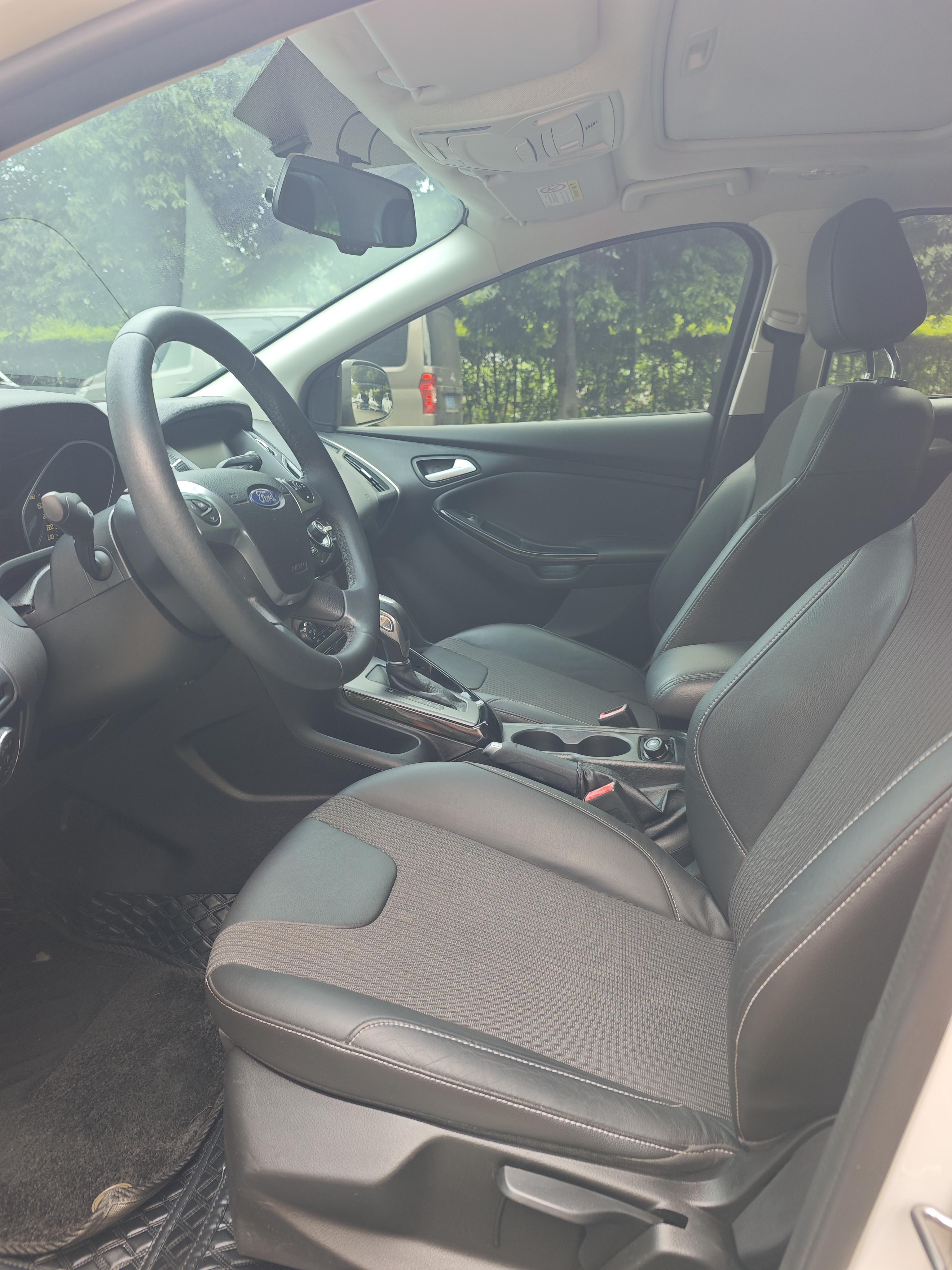 Ford Focus ST 2012 thumb 11