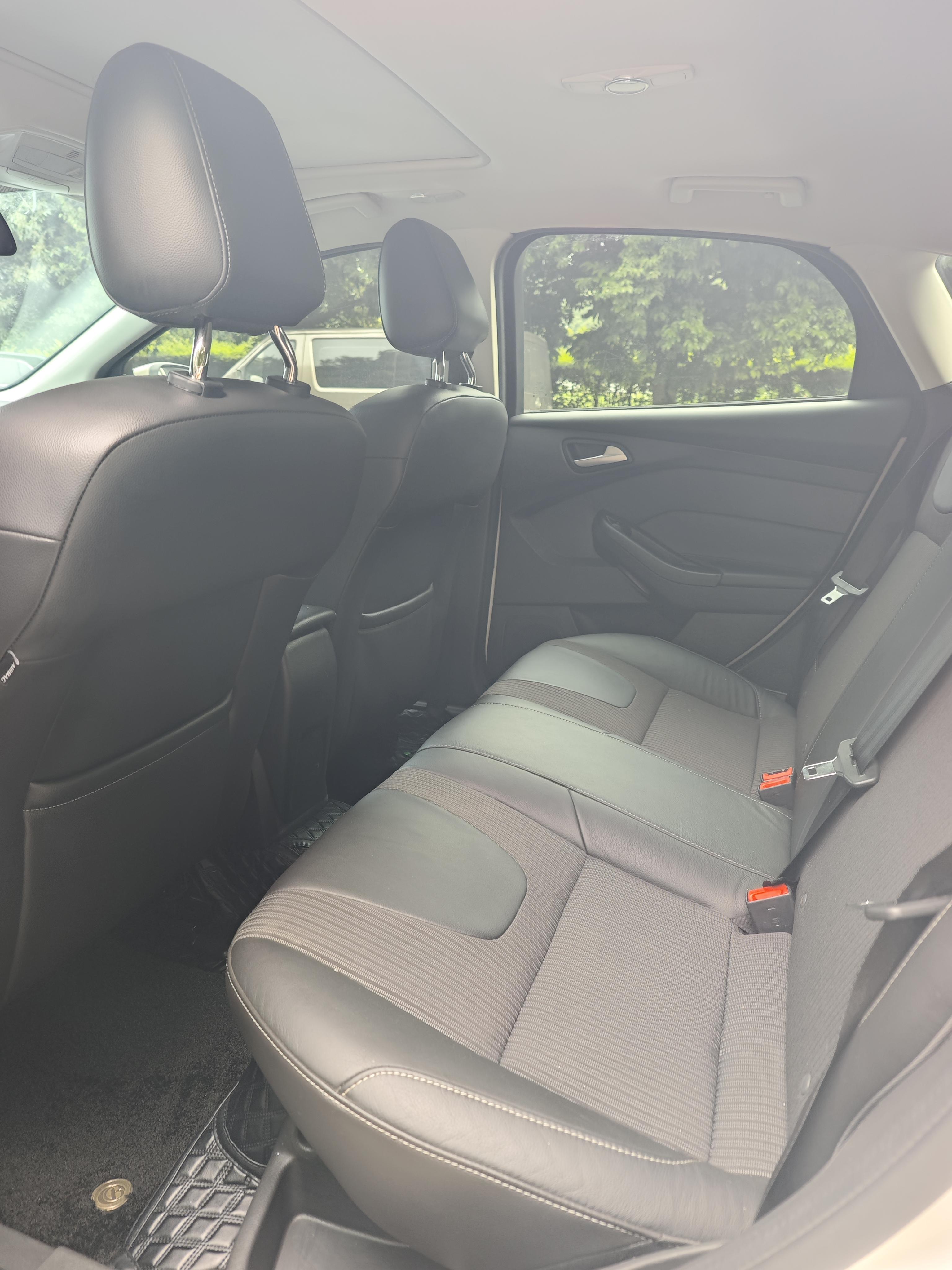 Ford Focus ST 2012 thumb 12