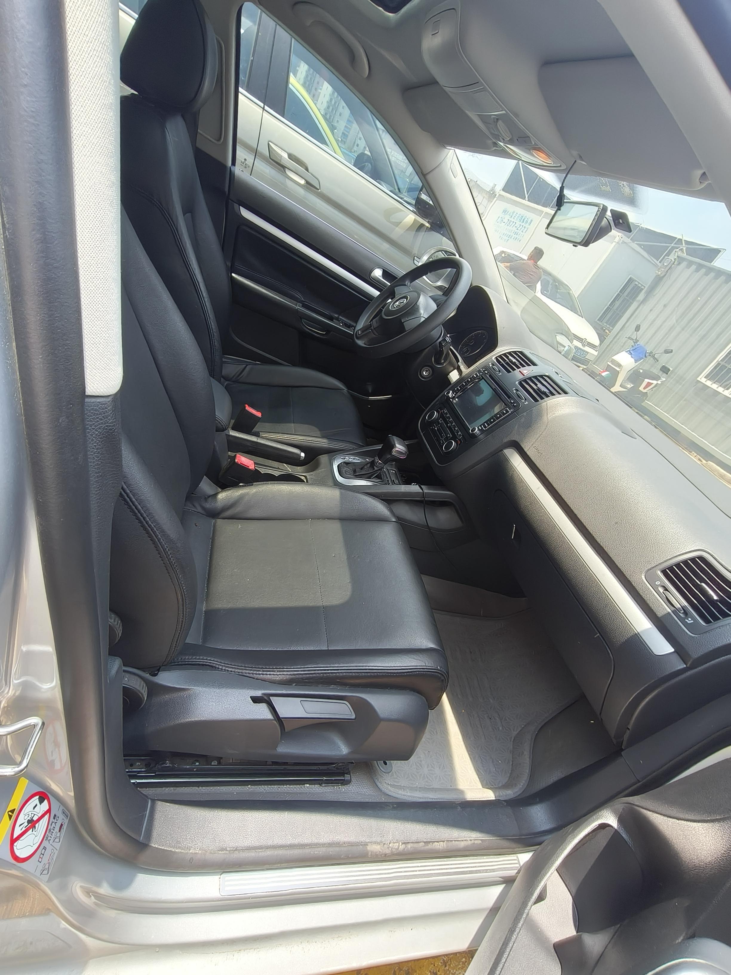 Volkswagen Sagitar 2011 thumb 5