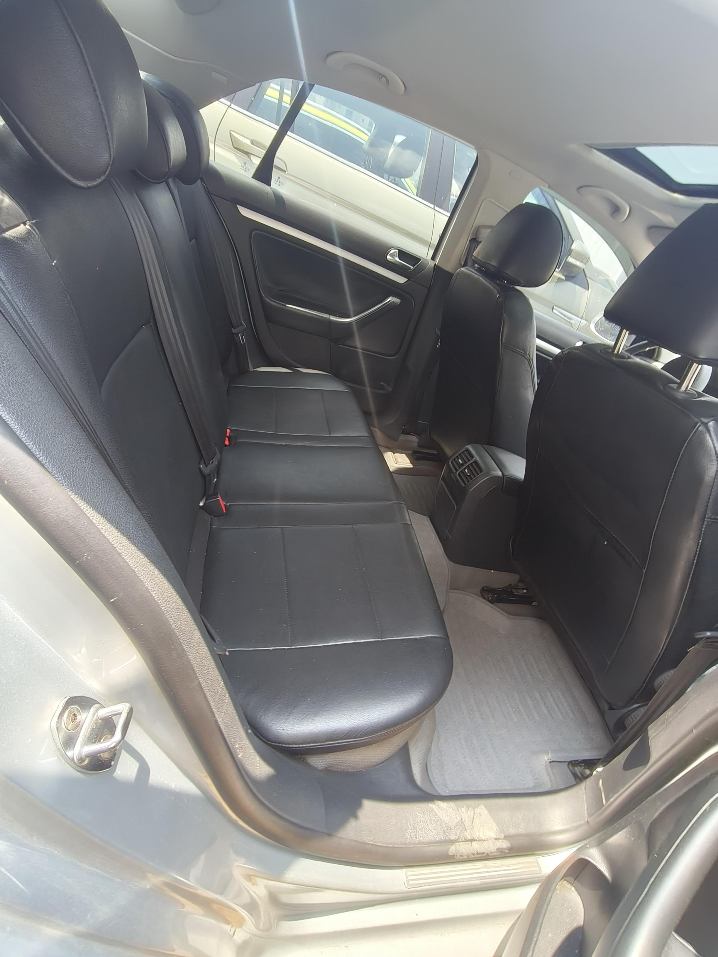 Volkswagen Sagitar 2011 thumb 8