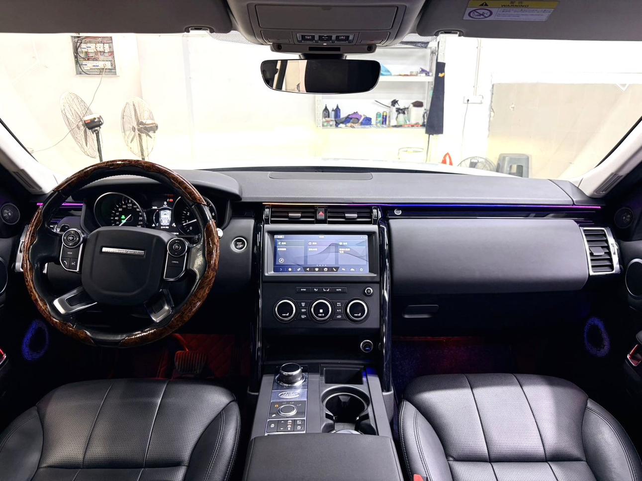 Land Rover Discovery 2018 thumb 5