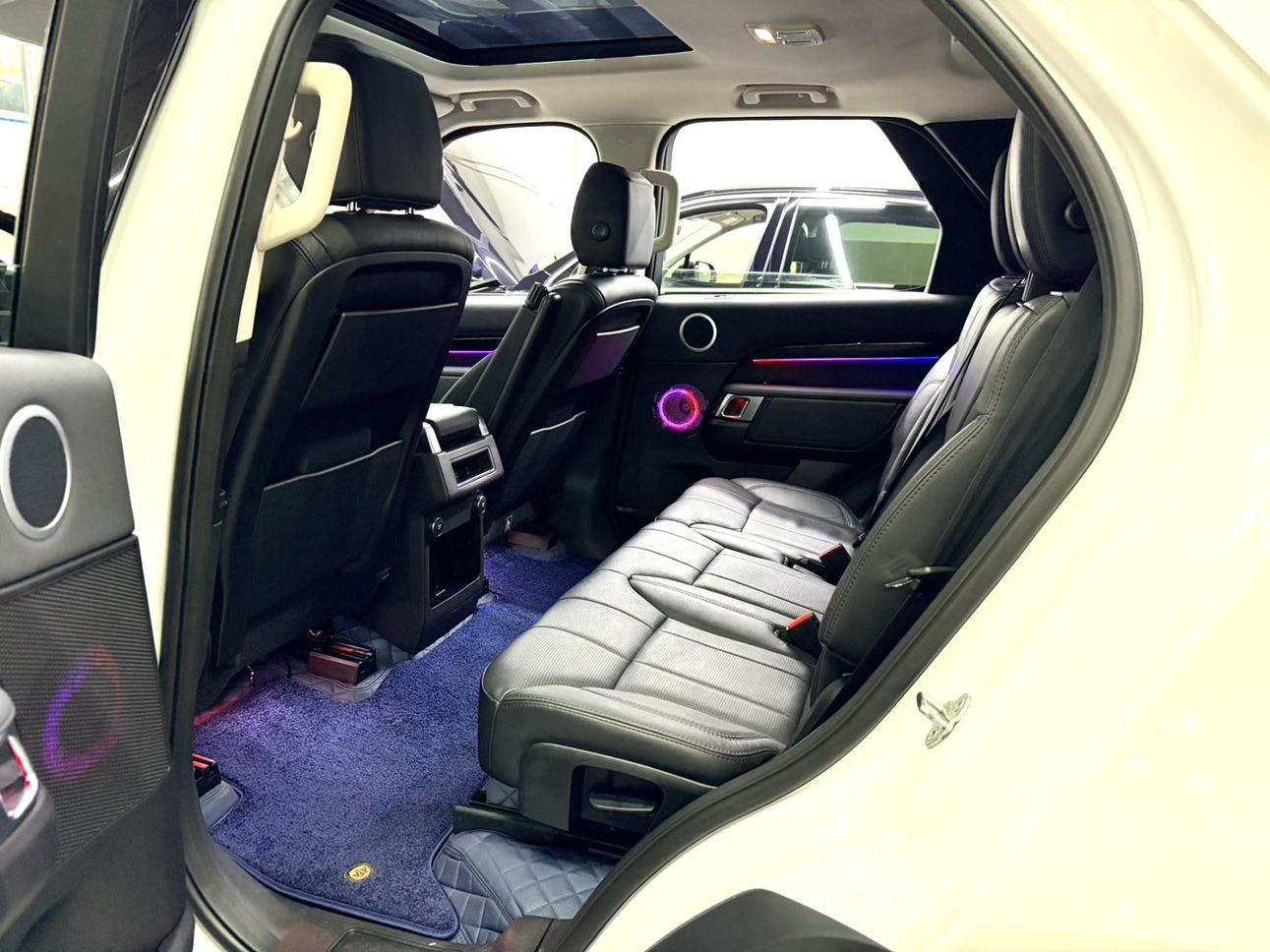 Land Rover Discovery 2018 thumb 7